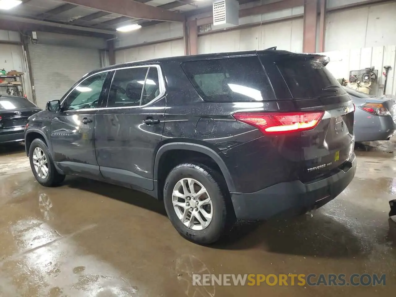 2 fotografías del automóvil dañado 1GNEVFKW1LJ206462 CHEVROLET TRAVERSE 2020