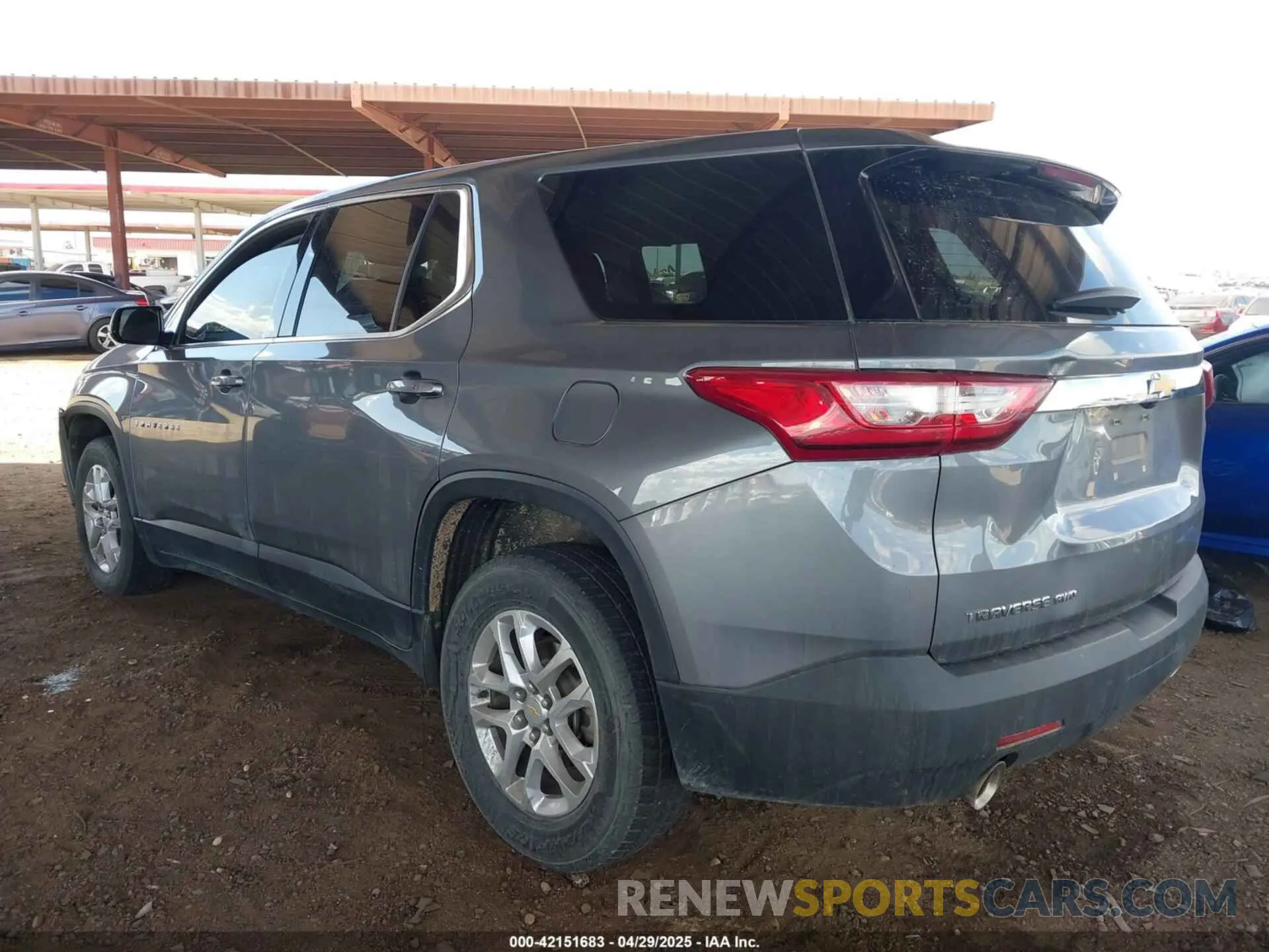 3 fotografías del automóvil dañado 1GNEVFKW2LJ238353 CHEVROLET TRAVERSE 2020