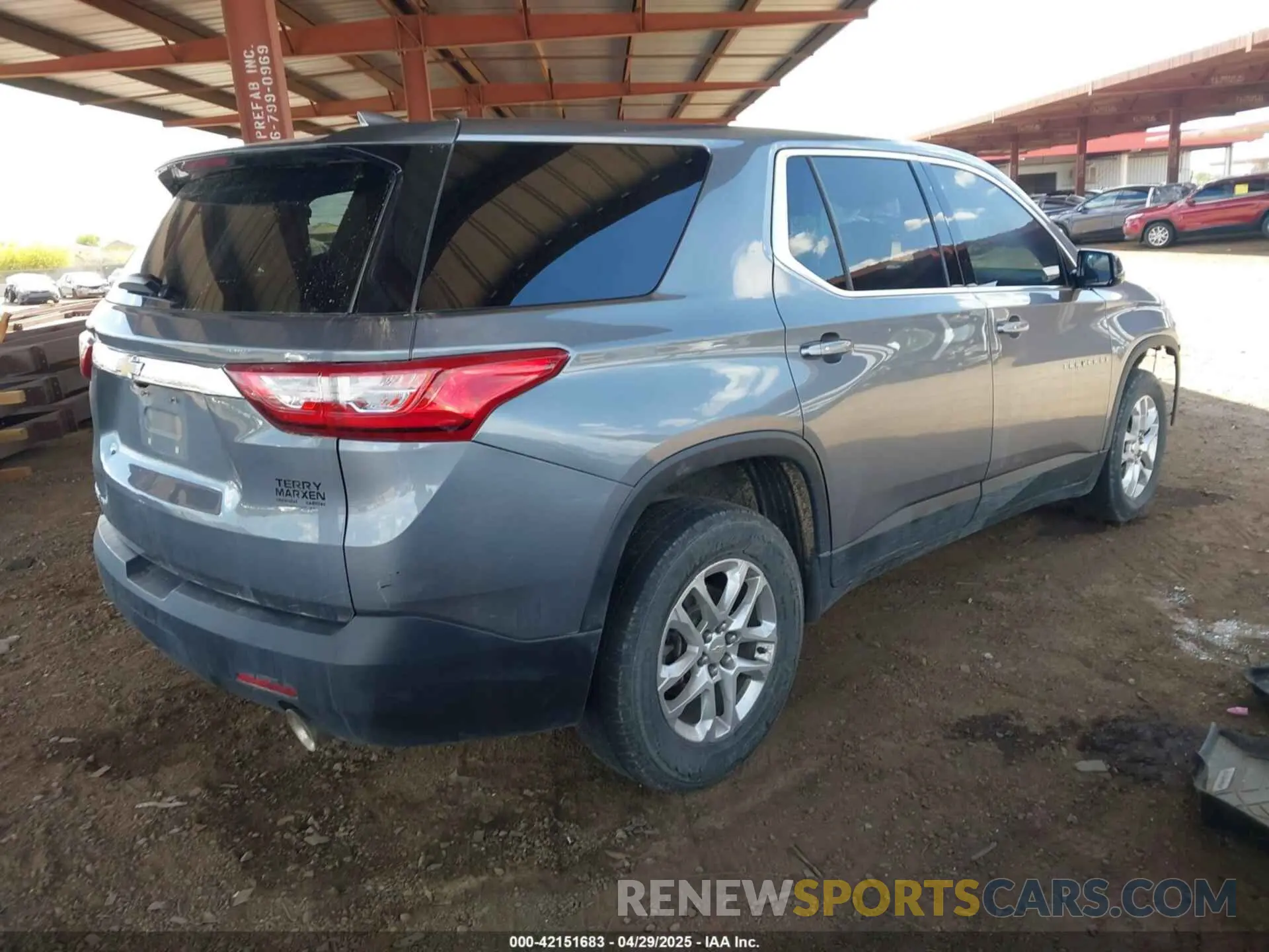 4 fotografías del automóvil dañado 1GNEVFKW2LJ238353 CHEVROLET TRAVERSE 2020