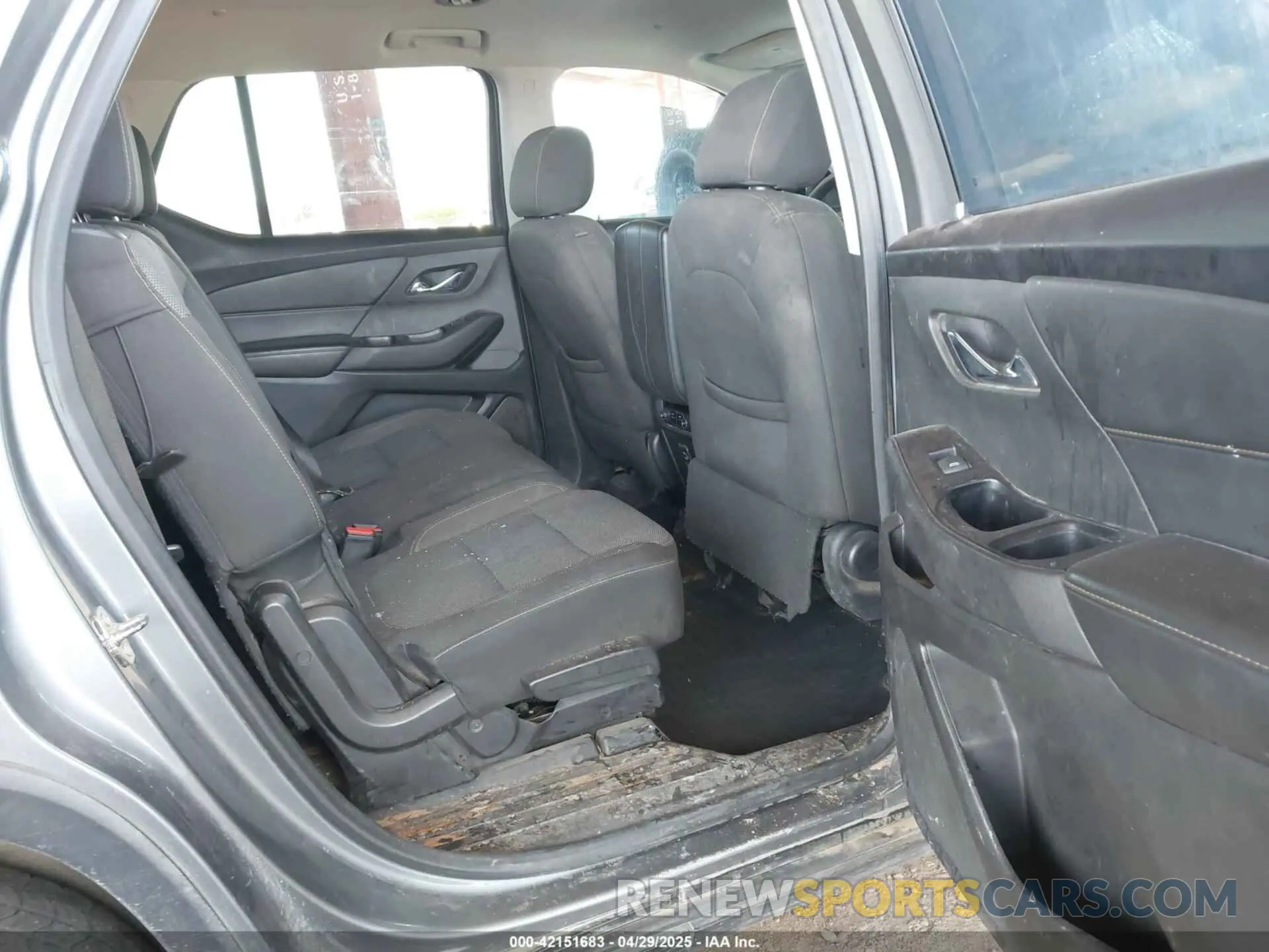 8 fotografías del automóvil dañado 1GNEVFKW2LJ238353 CHEVROLET TRAVERSE 2020
