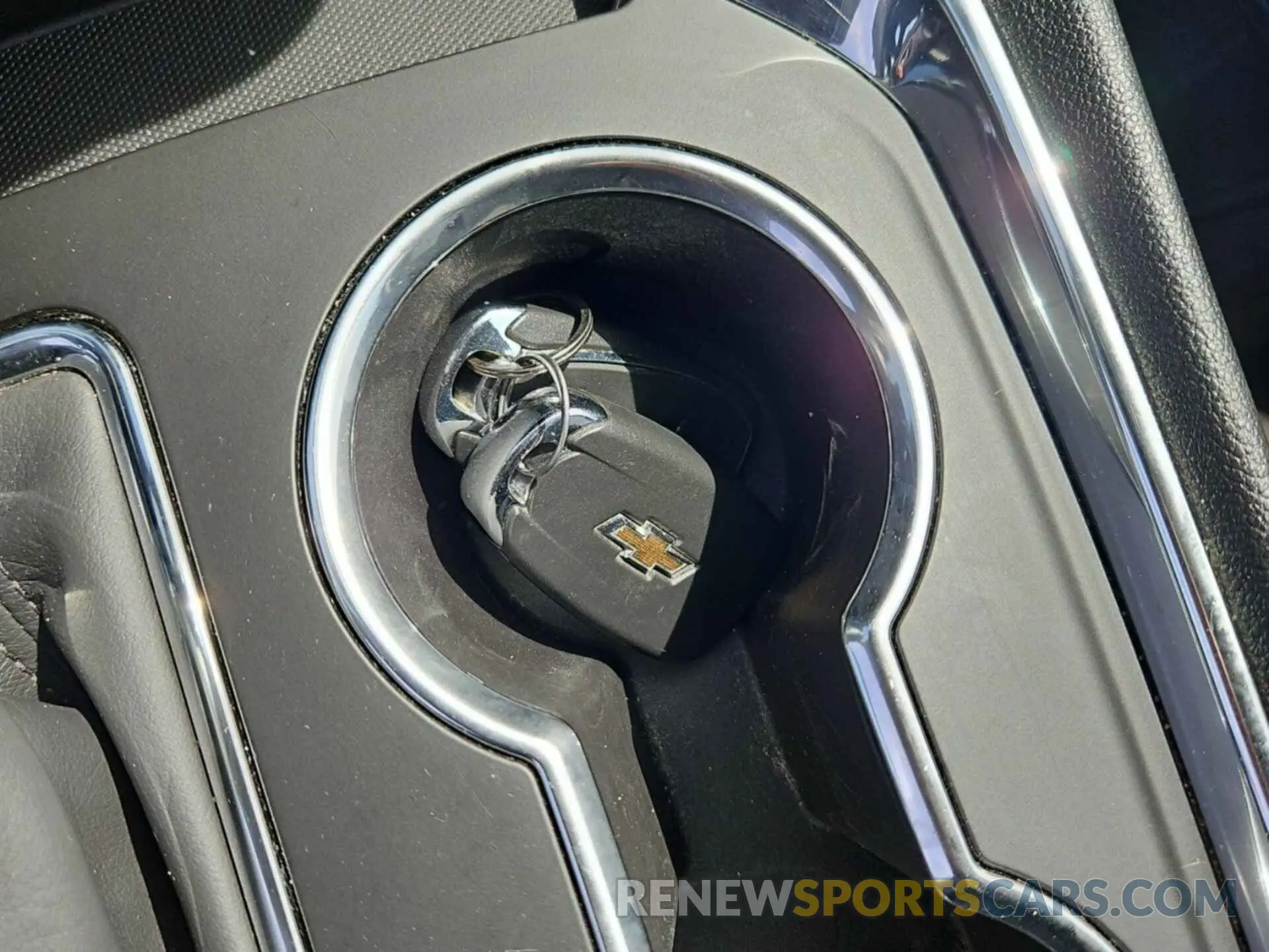 5 fotografías del automóvil dañado 1GNEVFKW3LJ274665 CHEVROLET TRAVERSE 2020