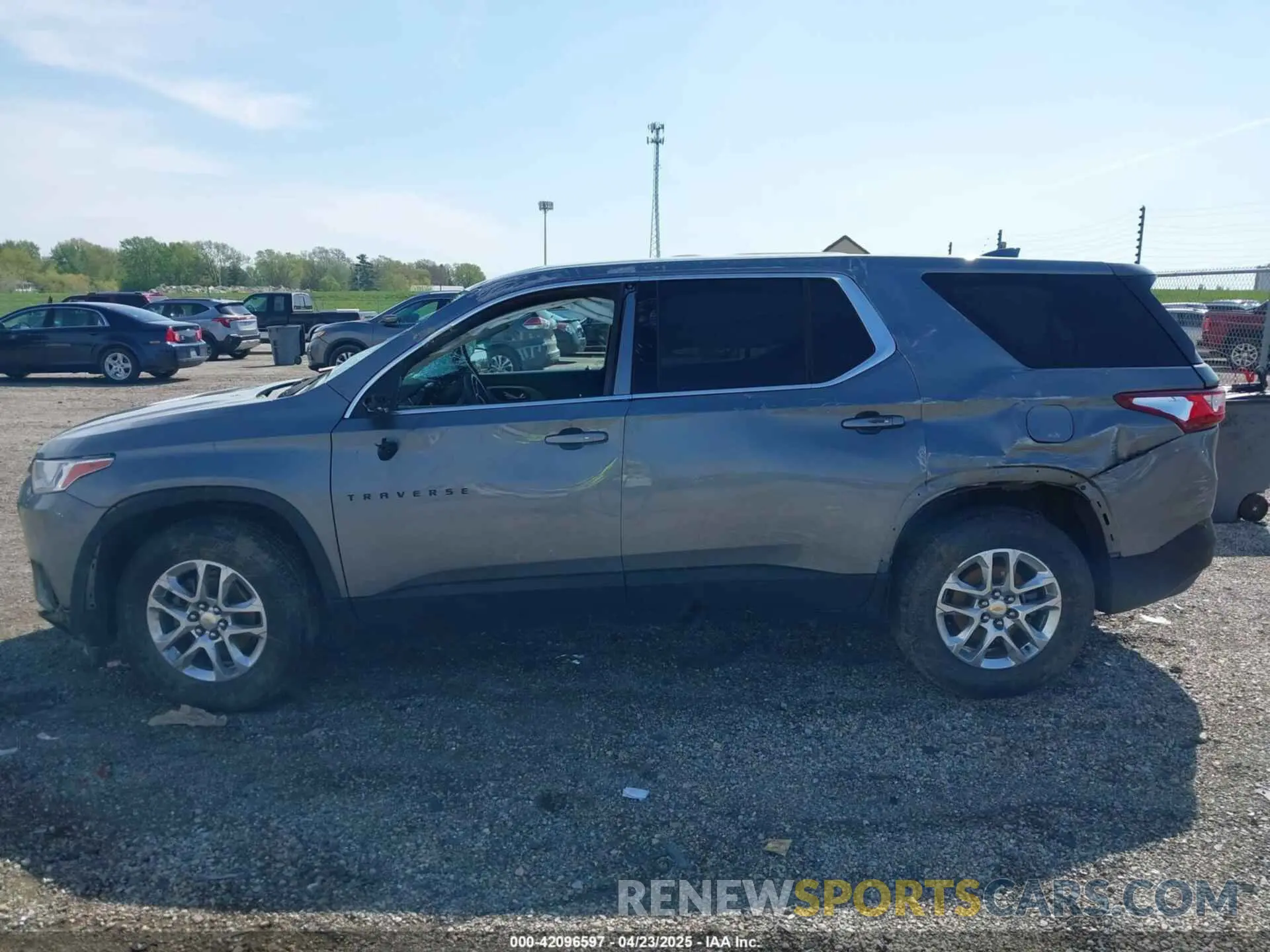 14 fotografías del automóvil dañado 1GNEVFKW4LJ311948 CHEVROLET TRAVERSE 2020