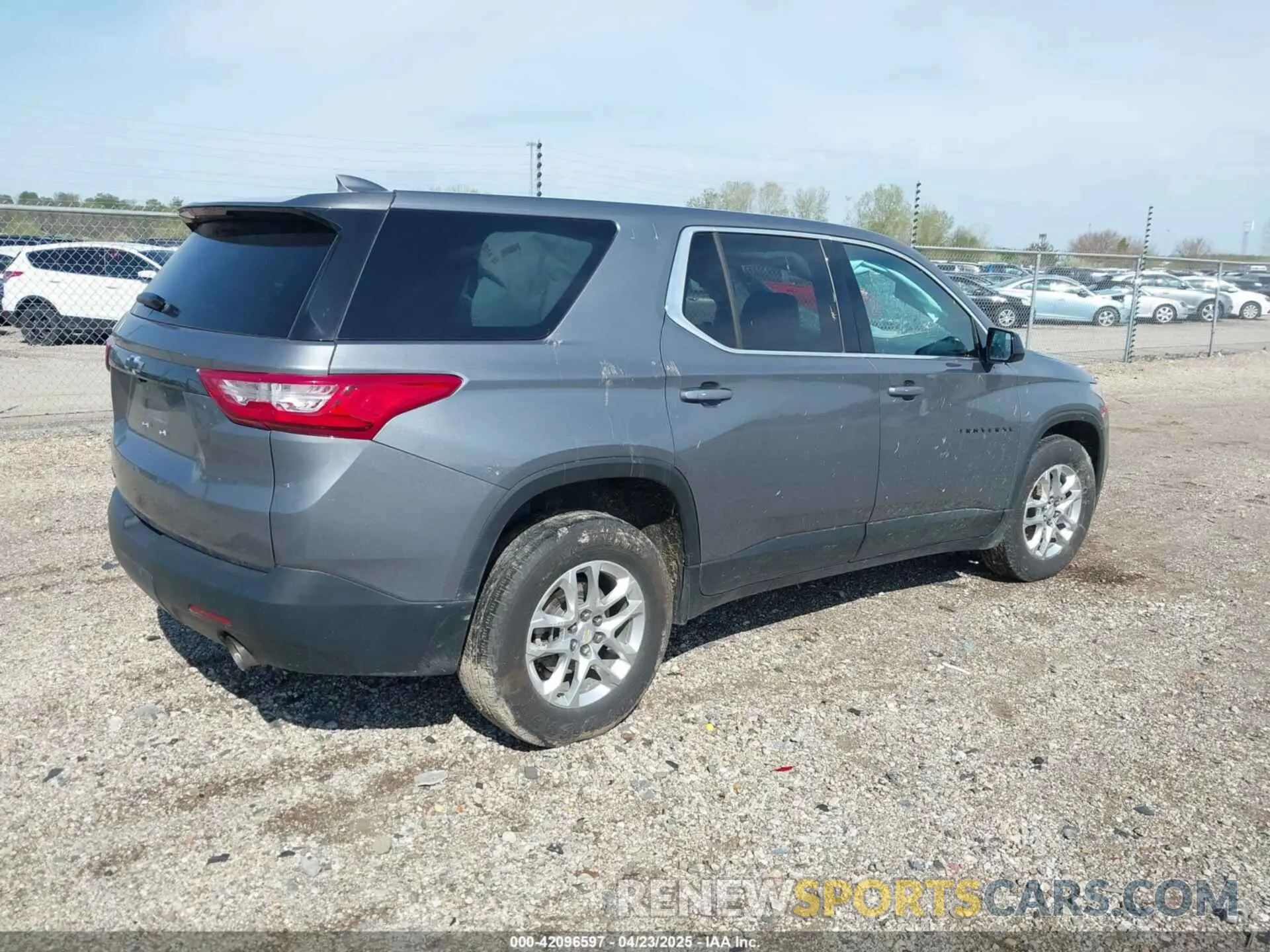 4 fotografías del automóvil dañado 1GNEVFKW4LJ311948 CHEVROLET TRAVERSE 2020