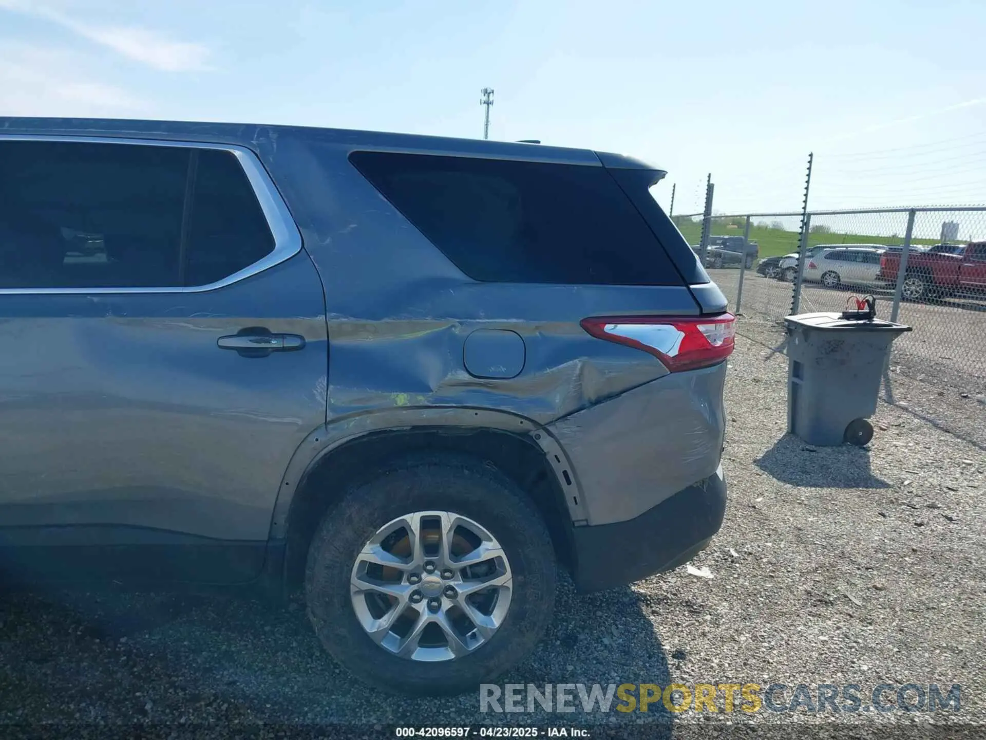 6 fotografías del automóvil dañado 1GNEVFKW4LJ311948 CHEVROLET TRAVERSE 2020
