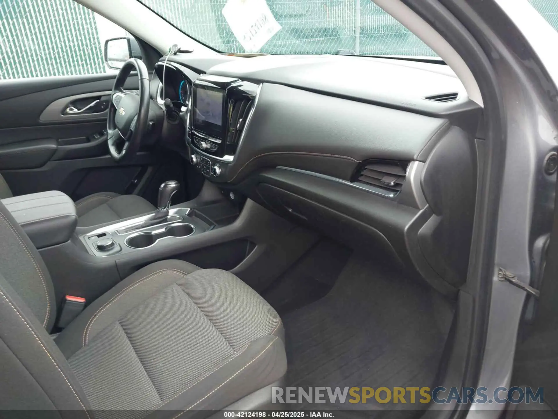 5 fotografías del automóvil dañado 1GNEVGKW2LJ199527 CHEVROLET TRAVERSE 2020