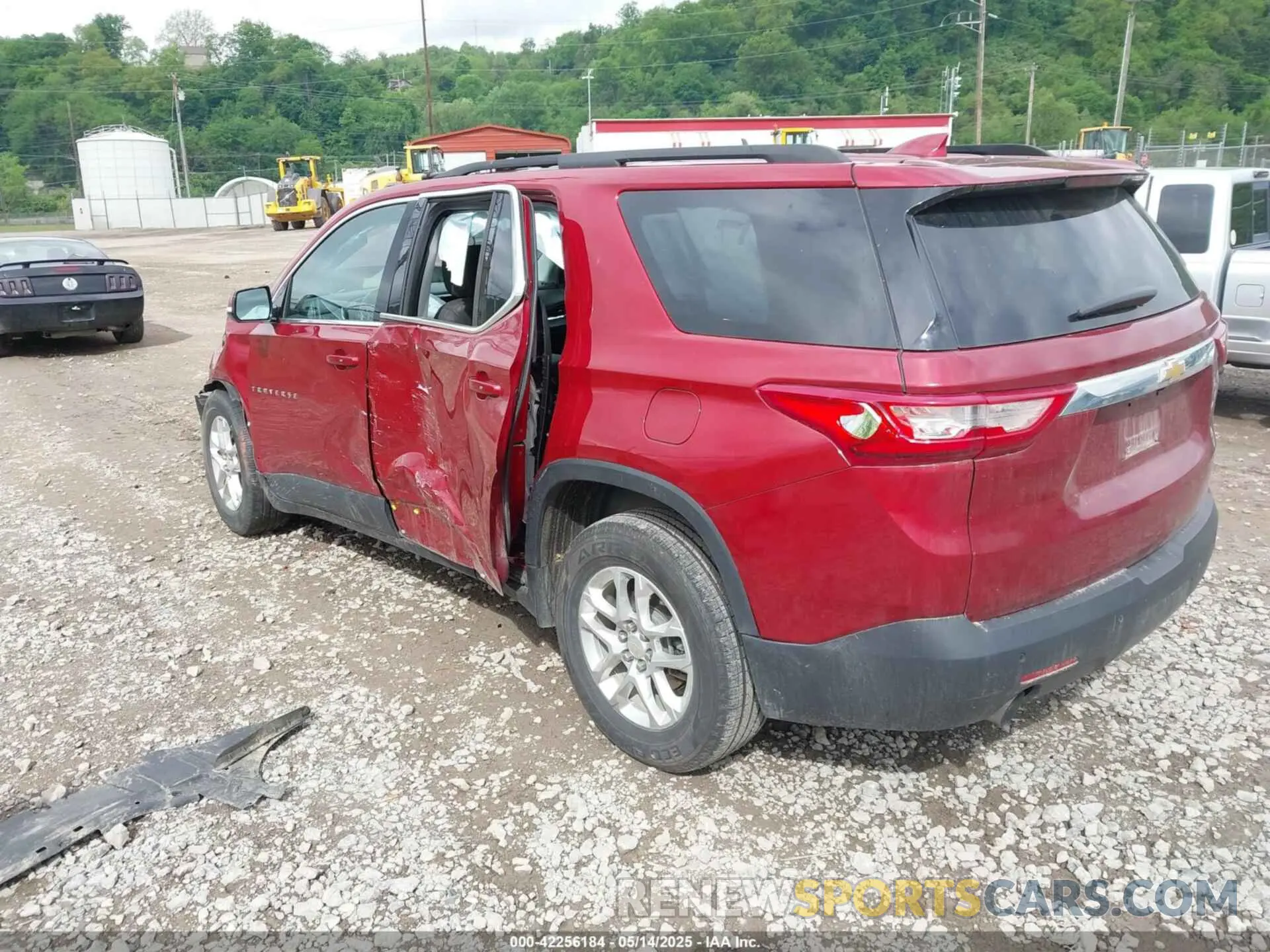 3 fotografías del automóvil dañado 1GNEVGKW4LJ176363 CHEVROLET TRAVERSE 2020