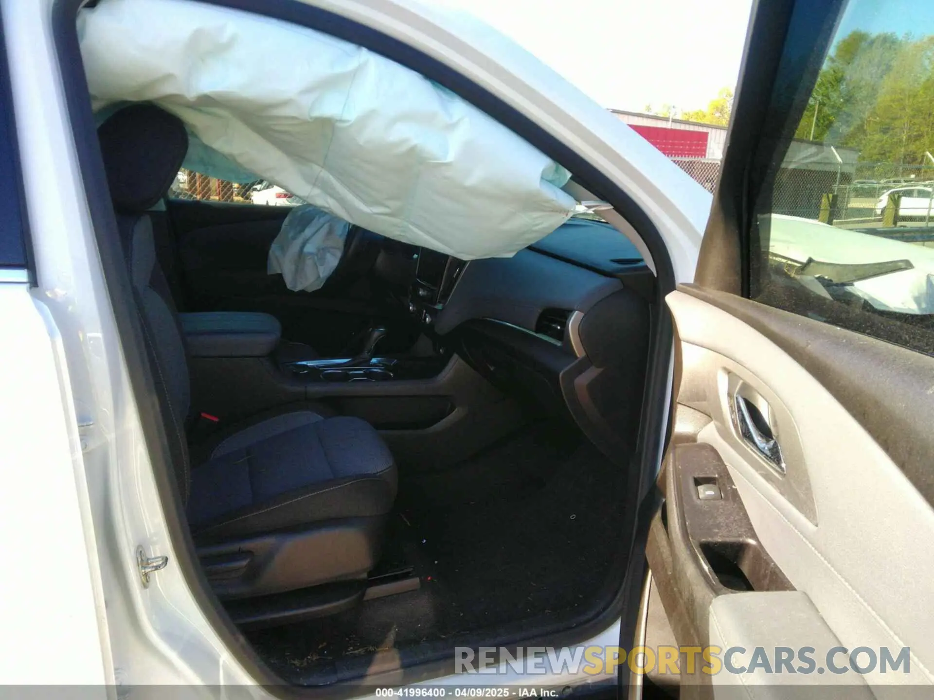 5 fotografías del automóvil dañado 1GNEVGKW6LJ140612 CHEVROLET TRAVERSE 2020