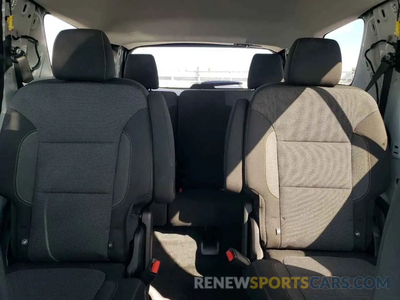 10 fotografías del automóvil dañado 1GNEVGKW7LJ195263 CHEVROLET TRAVERSE 2020