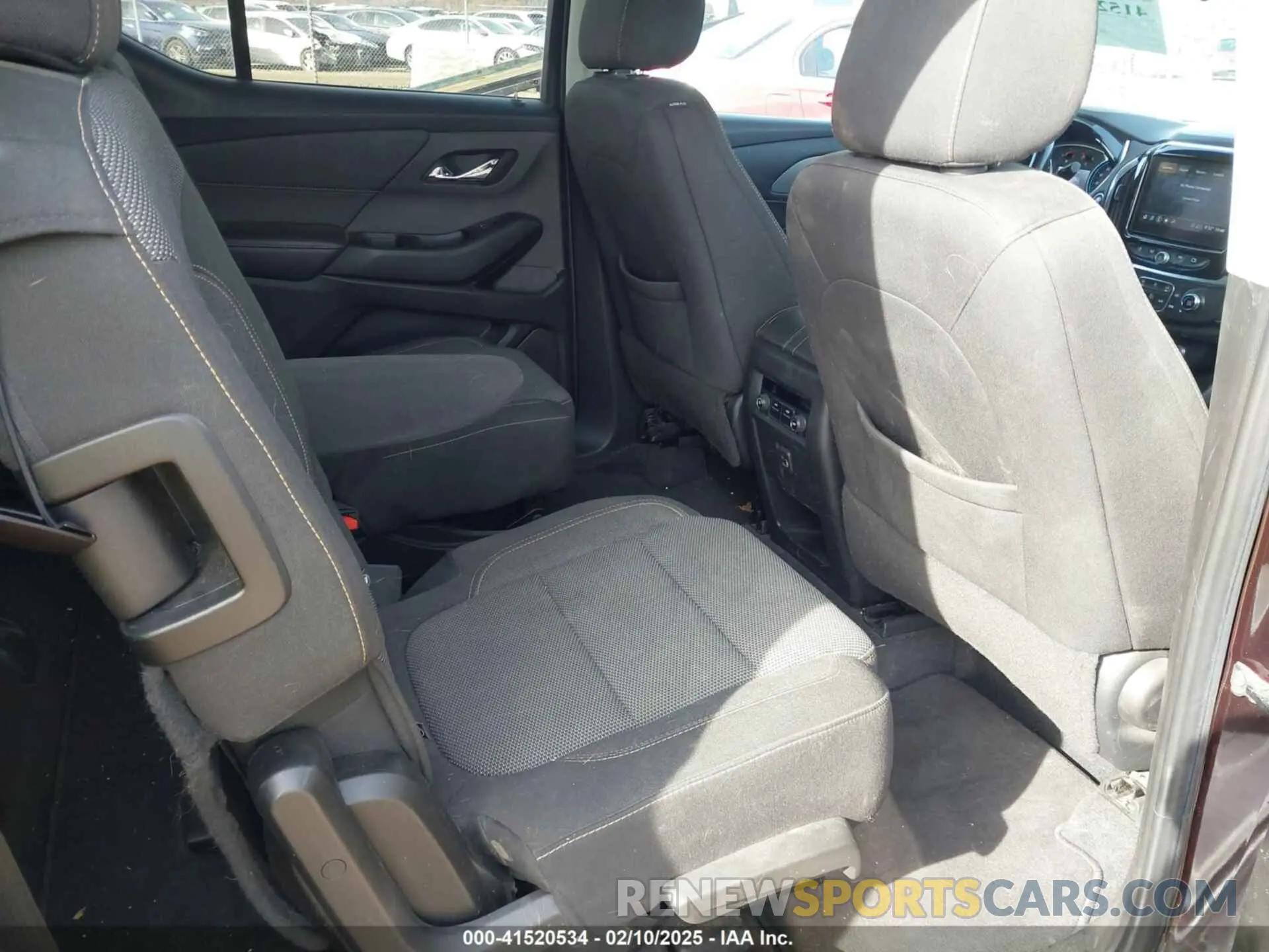 8 fotografías del automóvil dañado 1GNEVGKWXLJ151077 CHEVROLET TRAVERSE 2020