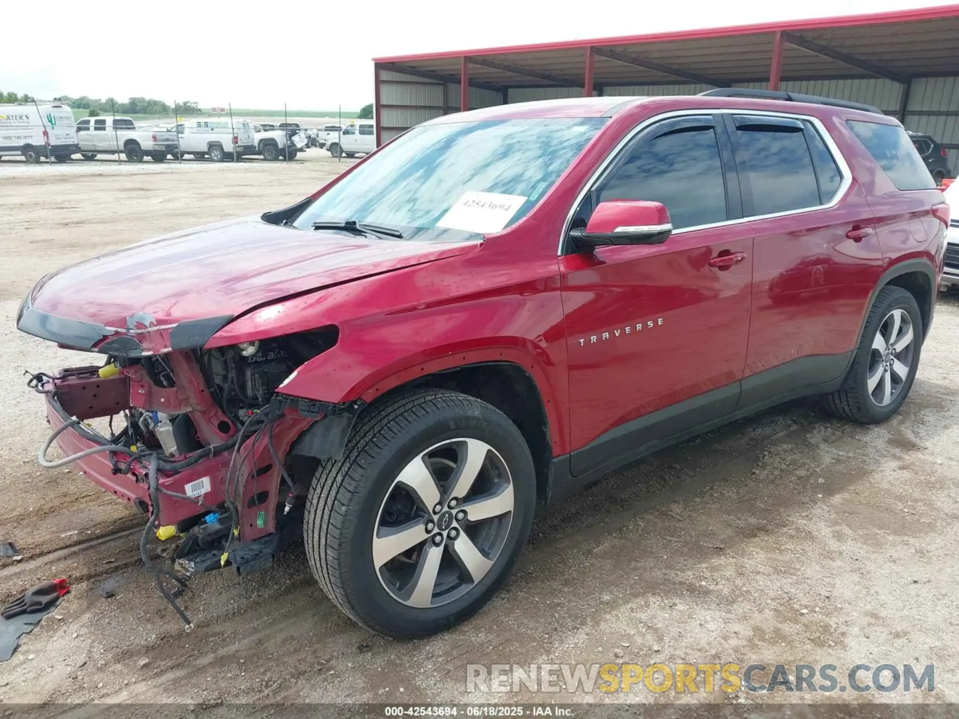2 fotografías del automóvil dañado 1GNEVHKW0LJ322859 CHEVROLET TRAVERSE 2020