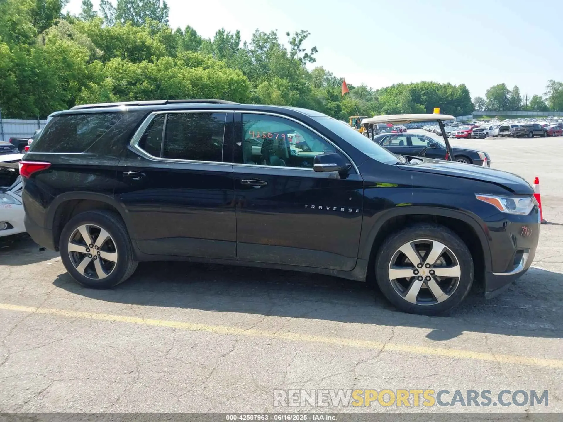 13 fotografías del automóvil dañado 1GNEVHKW3LJ164808 CHEVROLET TRAVERSE 2020