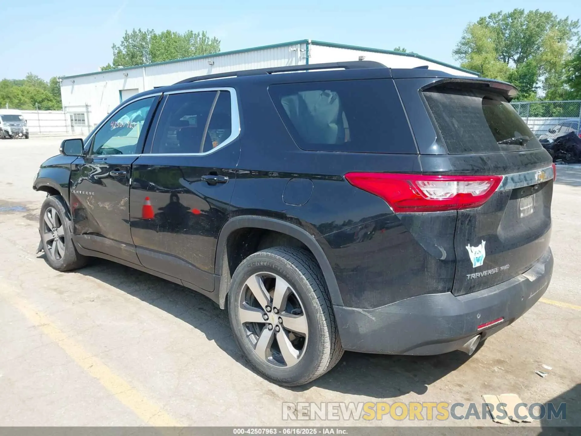 3 fotografías del automóvil dañado 1GNEVHKW3LJ164808 CHEVROLET TRAVERSE 2020
