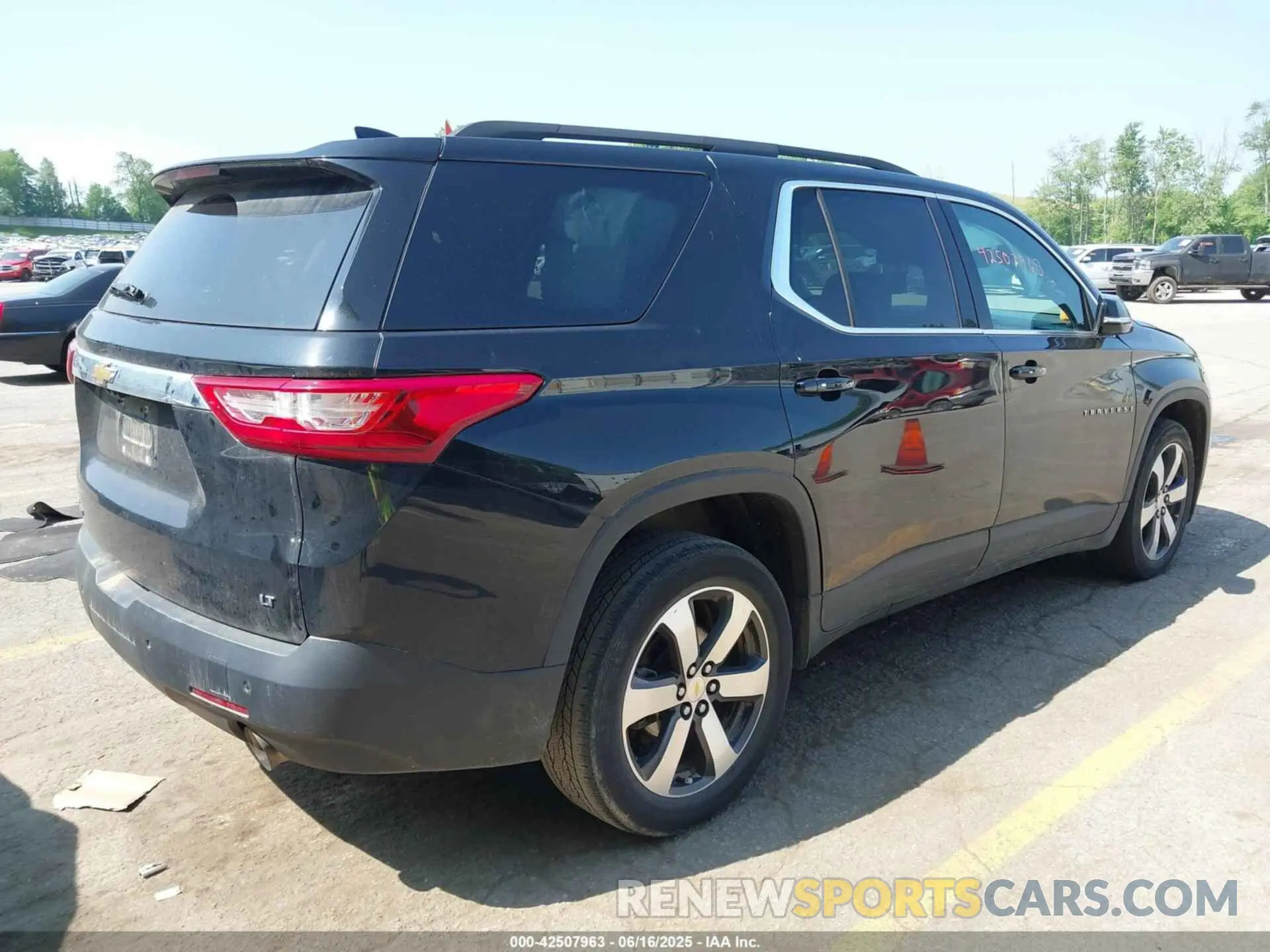 4 fotografías del automóvil dañado 1GNEVHKW3LJ164808 CHEVROLET TRAVERSE 2020