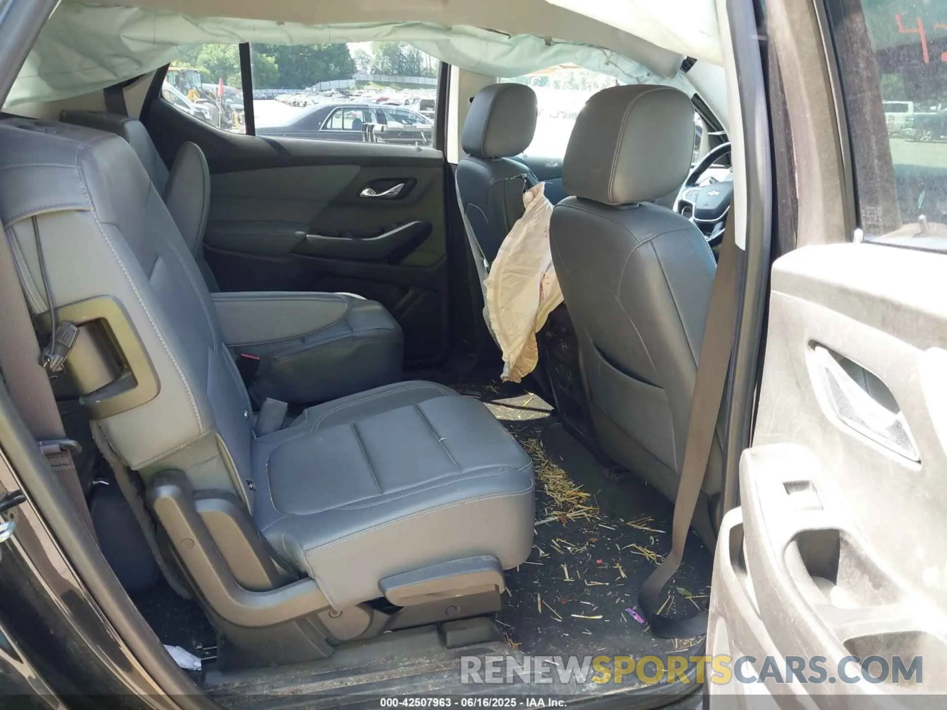 8 fotografías del automóvil dañado 1GNEVHKW3LJ164808 CHEVROLET TRAVERSE 2020