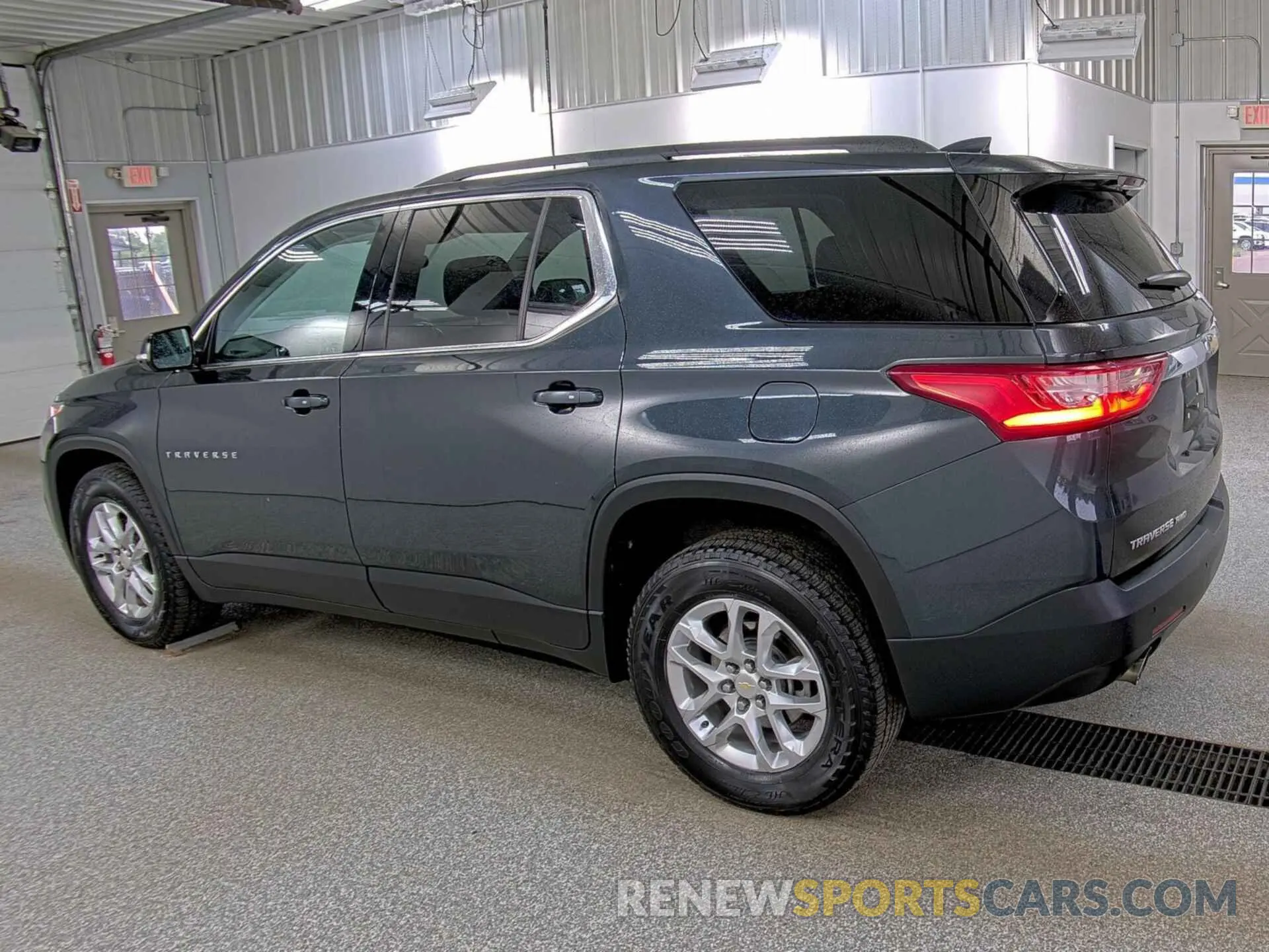 2 fotografías del automóvil dañado 1GNEVHKW3LJ189501 CHEVROLET TRAVERSE 2020