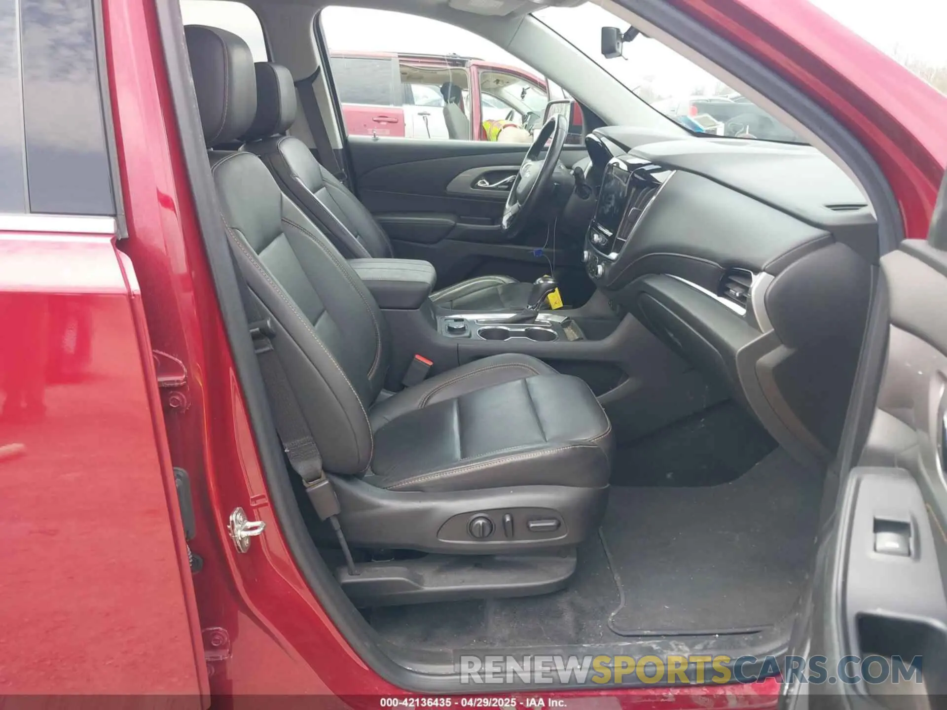 5 fotografías del automóvil dañado 1GNEVHKW6LJ236648 CHEVROLET TRAVERSE 2020