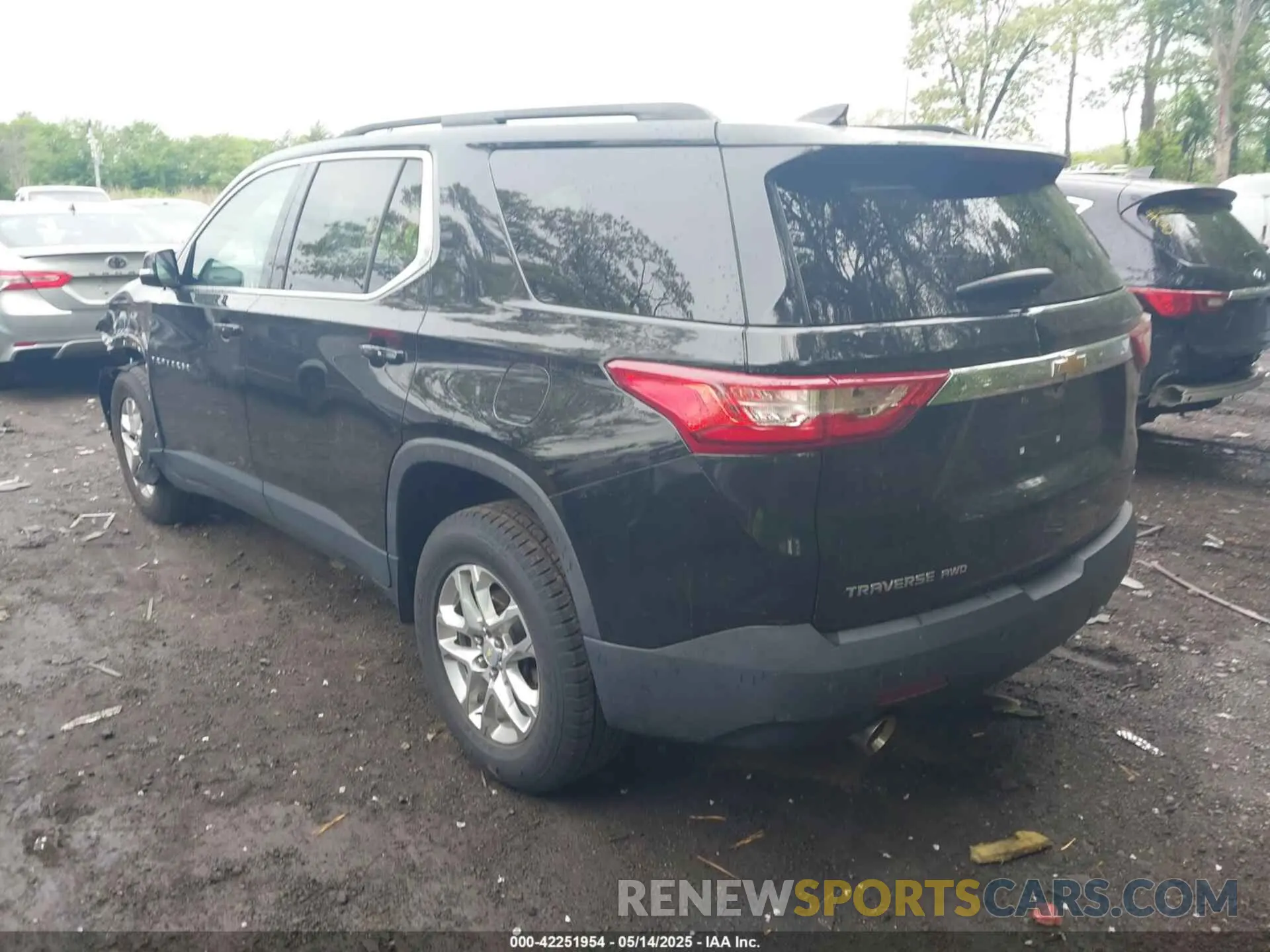 3 fotografías del automóvil dañado 1GNEVHKWXLJ324540 CHEVROLET TRAVERSE 2020