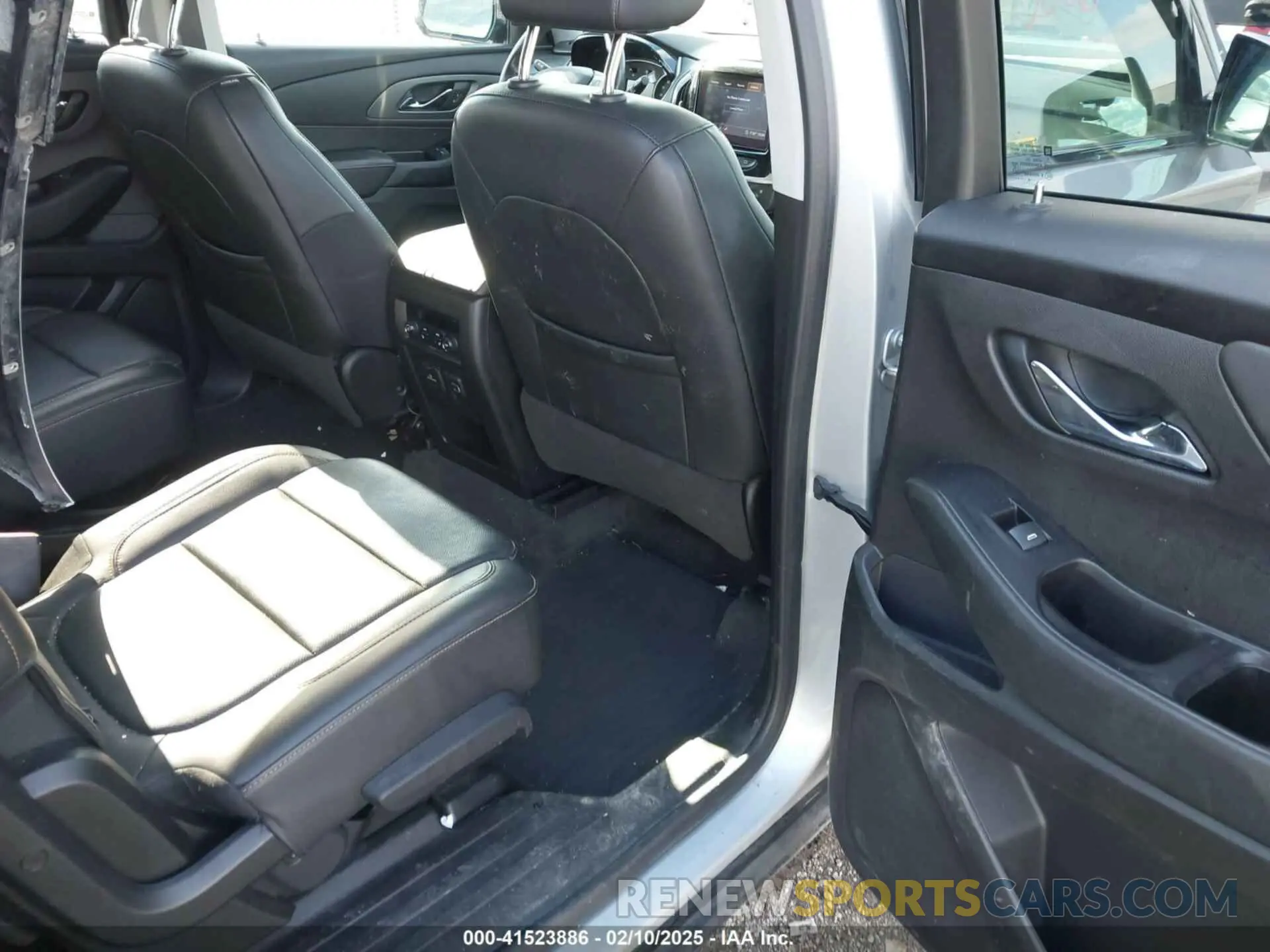 8 fotografías del automóvil dañado 1GNEVKKW3LJ146063 CHEVROLET TRAVERSE 2020