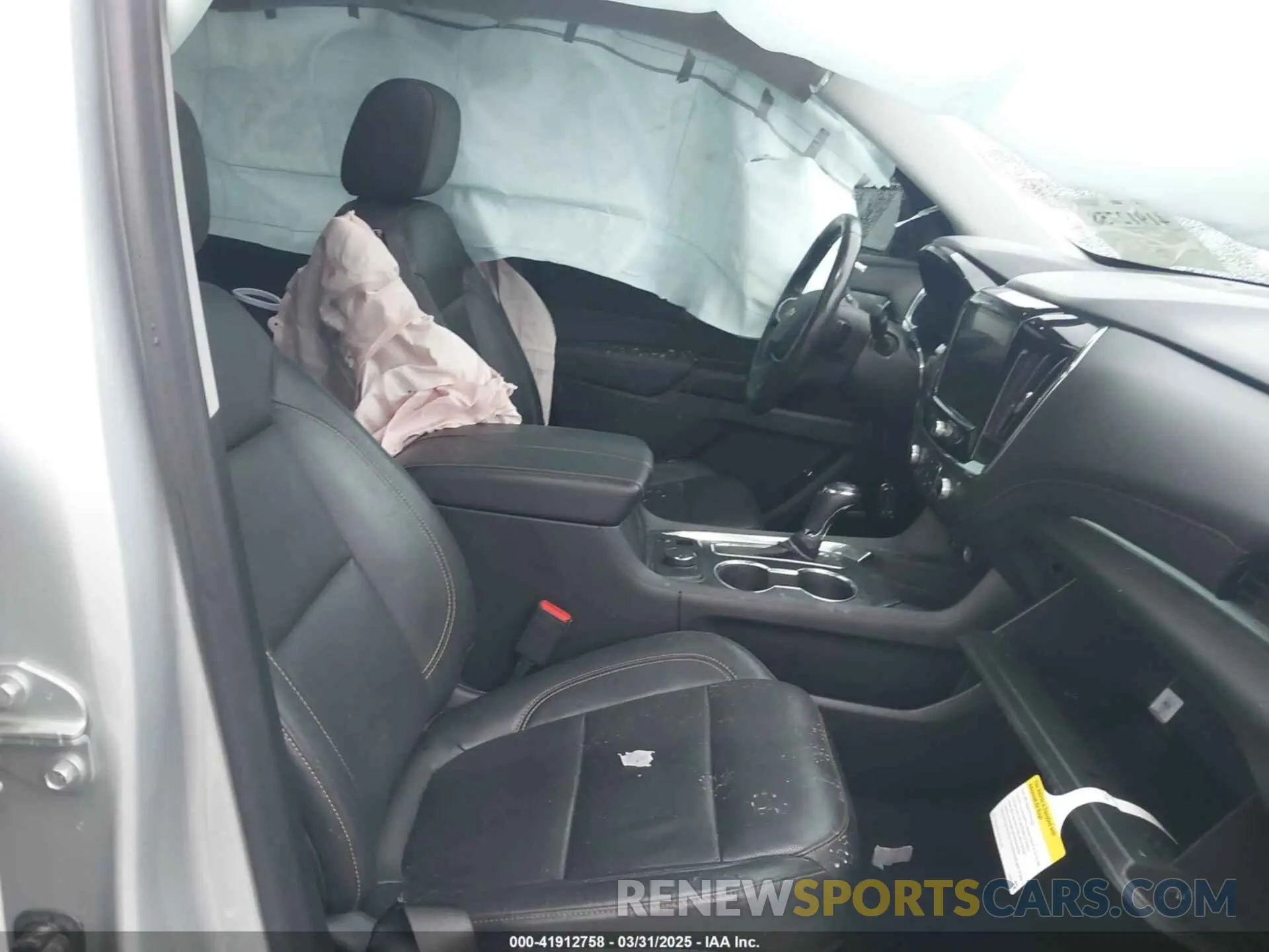 5 fotografías del automóvil dañado 1GNEVKKW4LJ284338 CHEVROLET TRAVERSE 2020