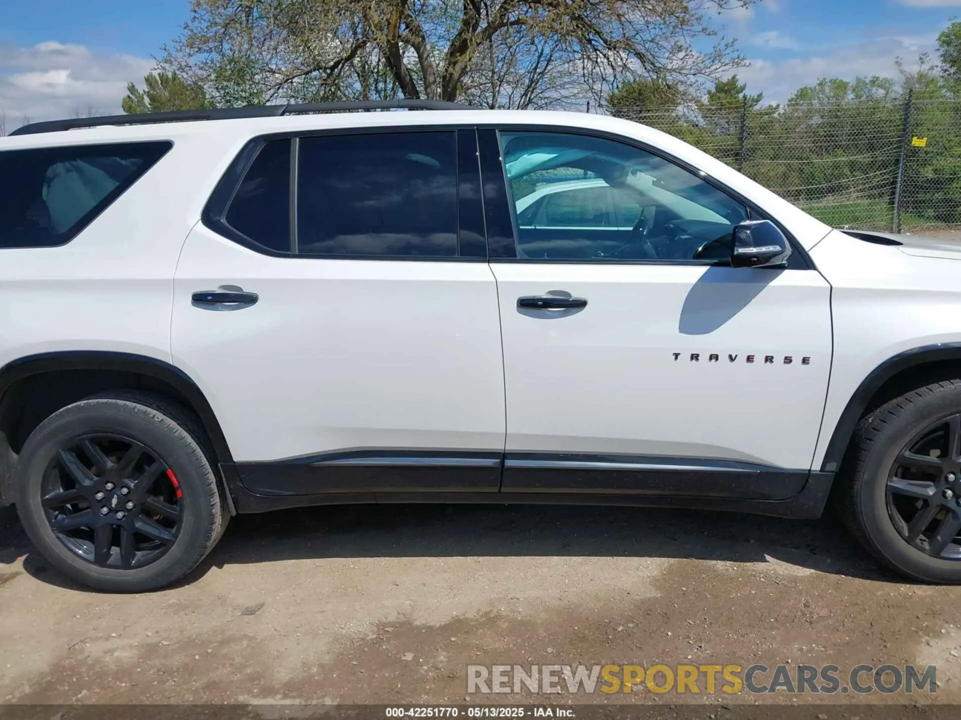 13 fotografías del automóvil dañado 1GNEVKKW7LJ115057 CHEVROLET TRAVERSE 2020