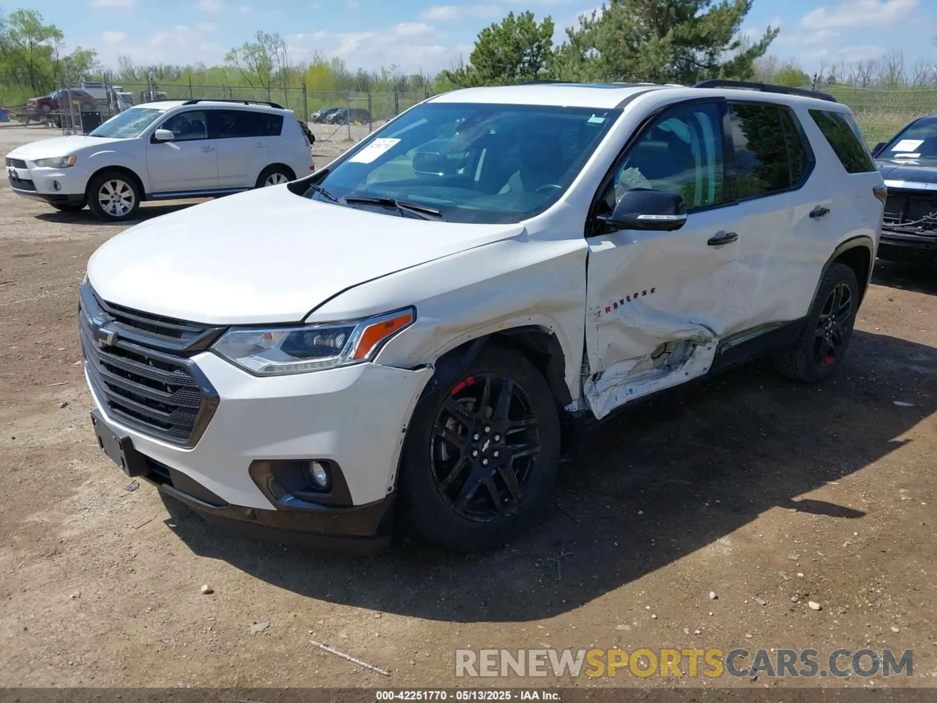 2 fotografías del automóvil dañado 1GNEVKKW7LJ115057 CHEVROLET TRAVERSE 2020