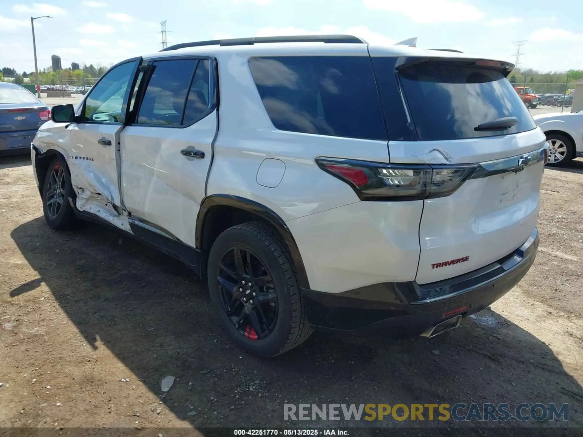 3 fotografías del automóvil dañado 1GNEVKKW7LJ115057 CHEVROLET TRAVERSE 2020