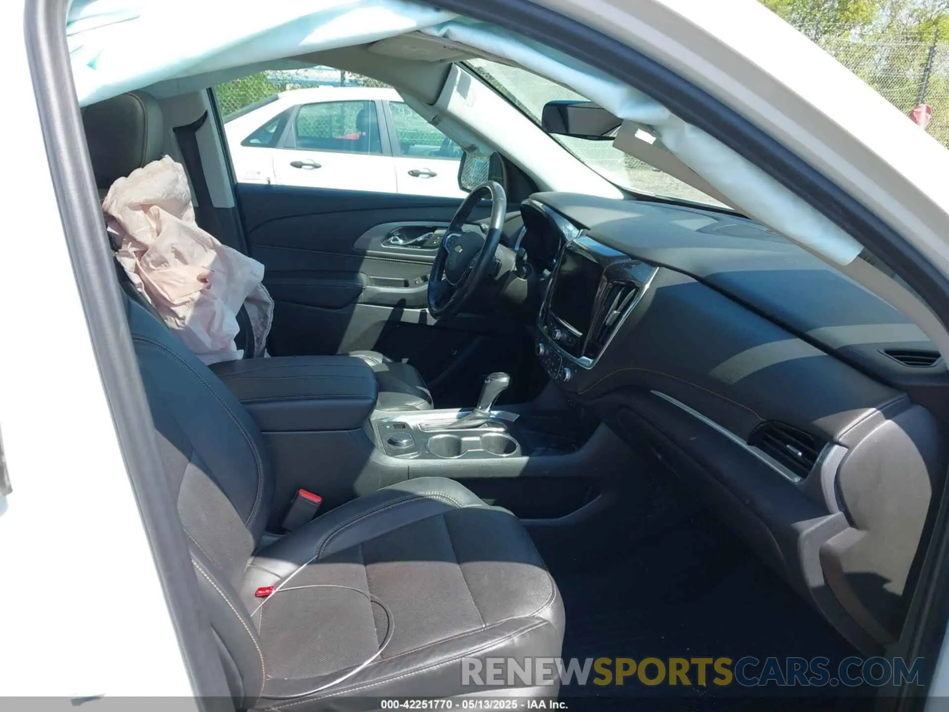 5 fotografías del automóvil dañado 1GNEVKKW7LJ115057 CHEVROLET TRAVERSE 2020