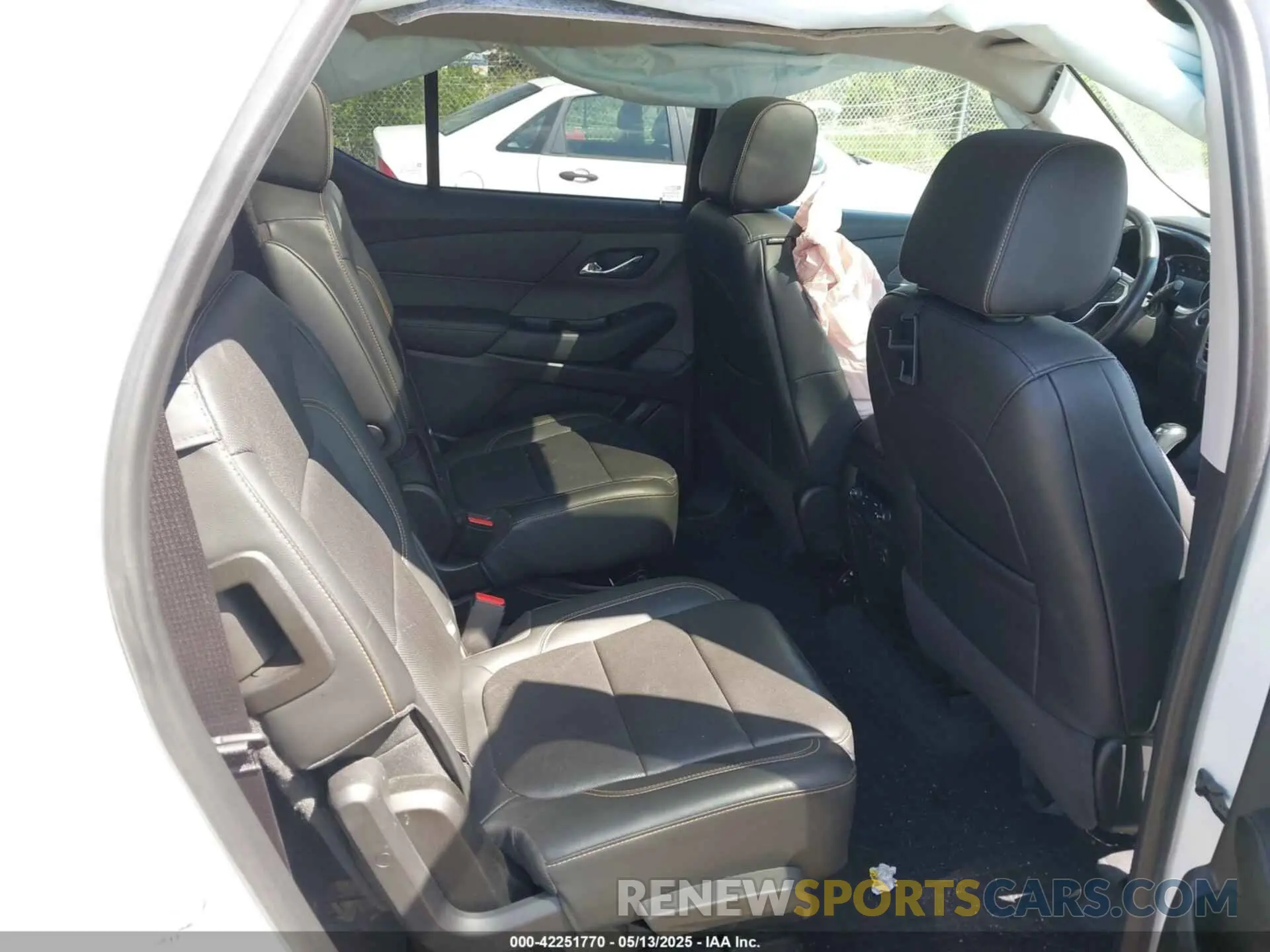 8 fotografías del automóvil dañado 1GNEVKKW7LJ115057 CHEVROLET TRAVERSE 2020