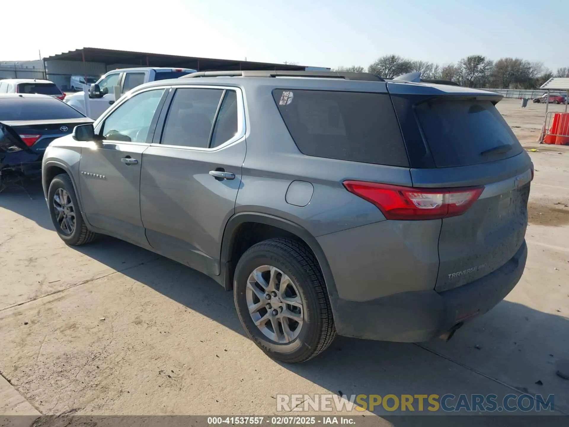 3 fotografías del automóvil dañado 1GNEVMKW3LJ192276 CHEVROLET TRAVERSE 2020