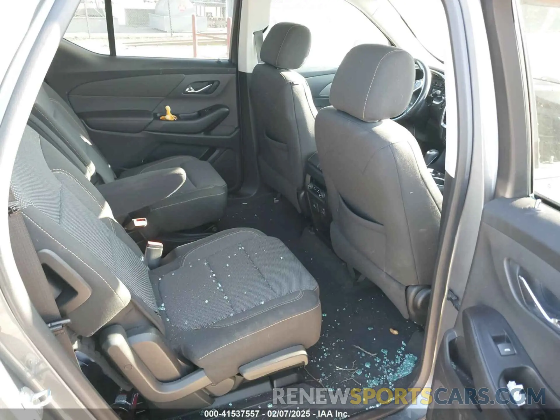 8 fotografías del automóvil dañado 1GNEVMKW3LJ192276 CHEVROLET TRAVERSE 2020