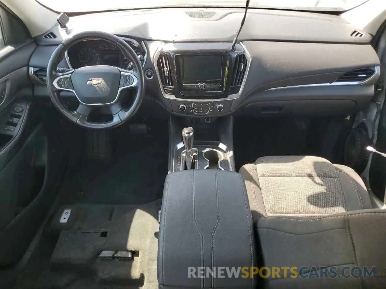 8 fotografías del automóvil dañado 1GNEVMKW4LJ191332 CHEVROLET TRAVERSE 2020