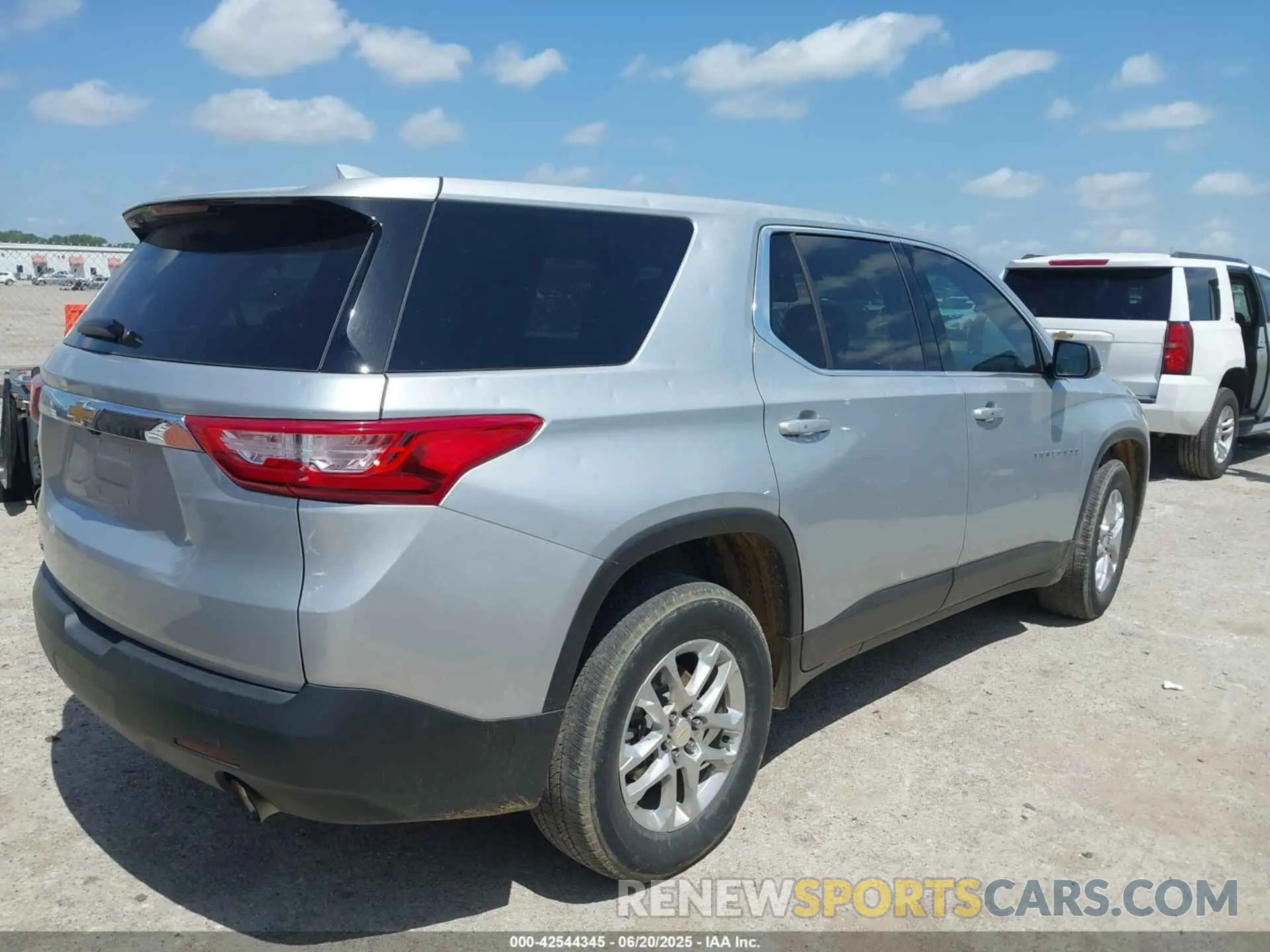 4 fotografías del automóvil dañado 1GNERFKW0MJ139715 CHEVROLET TRAVERSE 2021