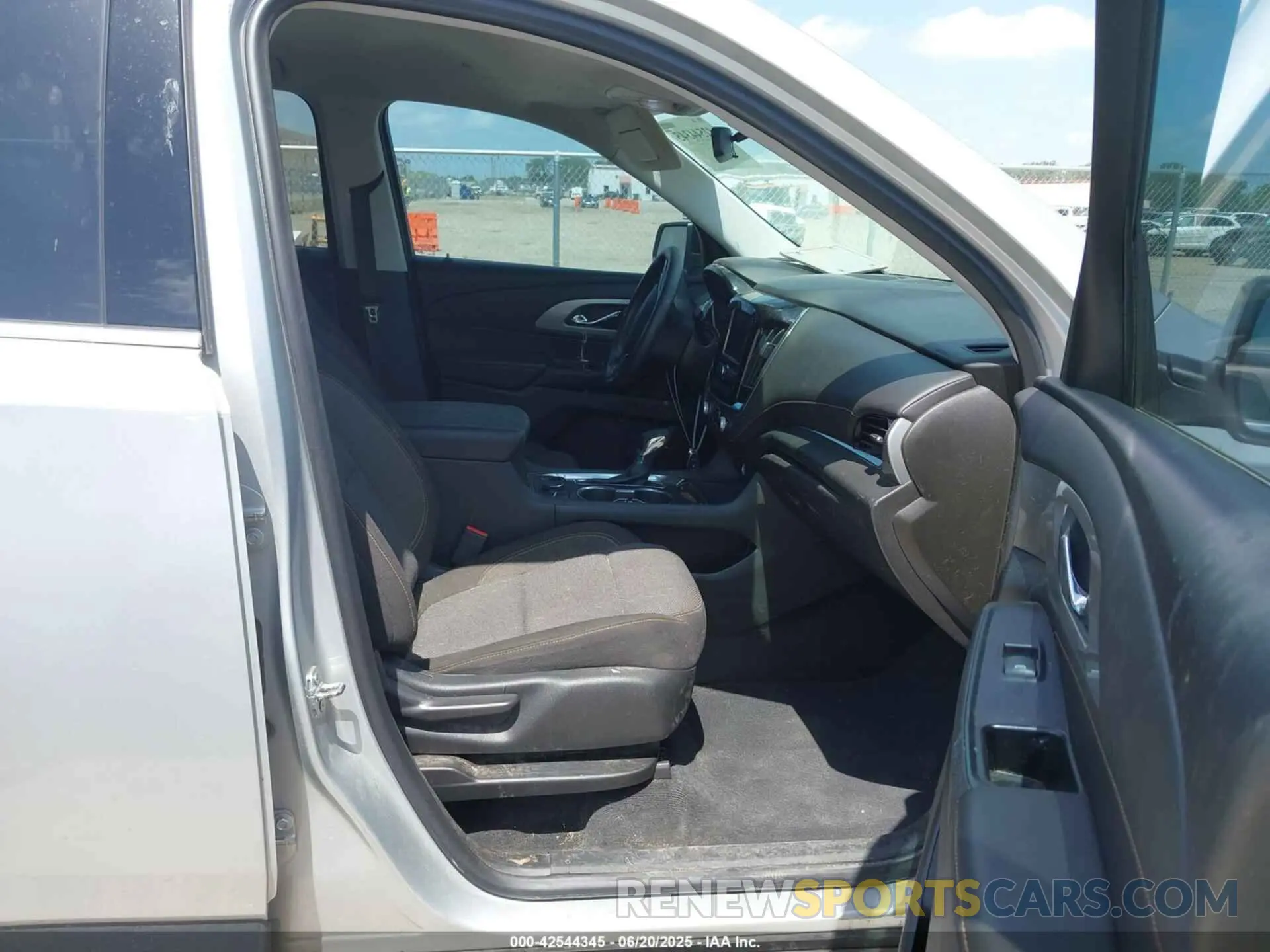5 fotografías del automóvil dañado 1GNERFKW0MJ139715 CHEVROLET TRAVERSE 2021