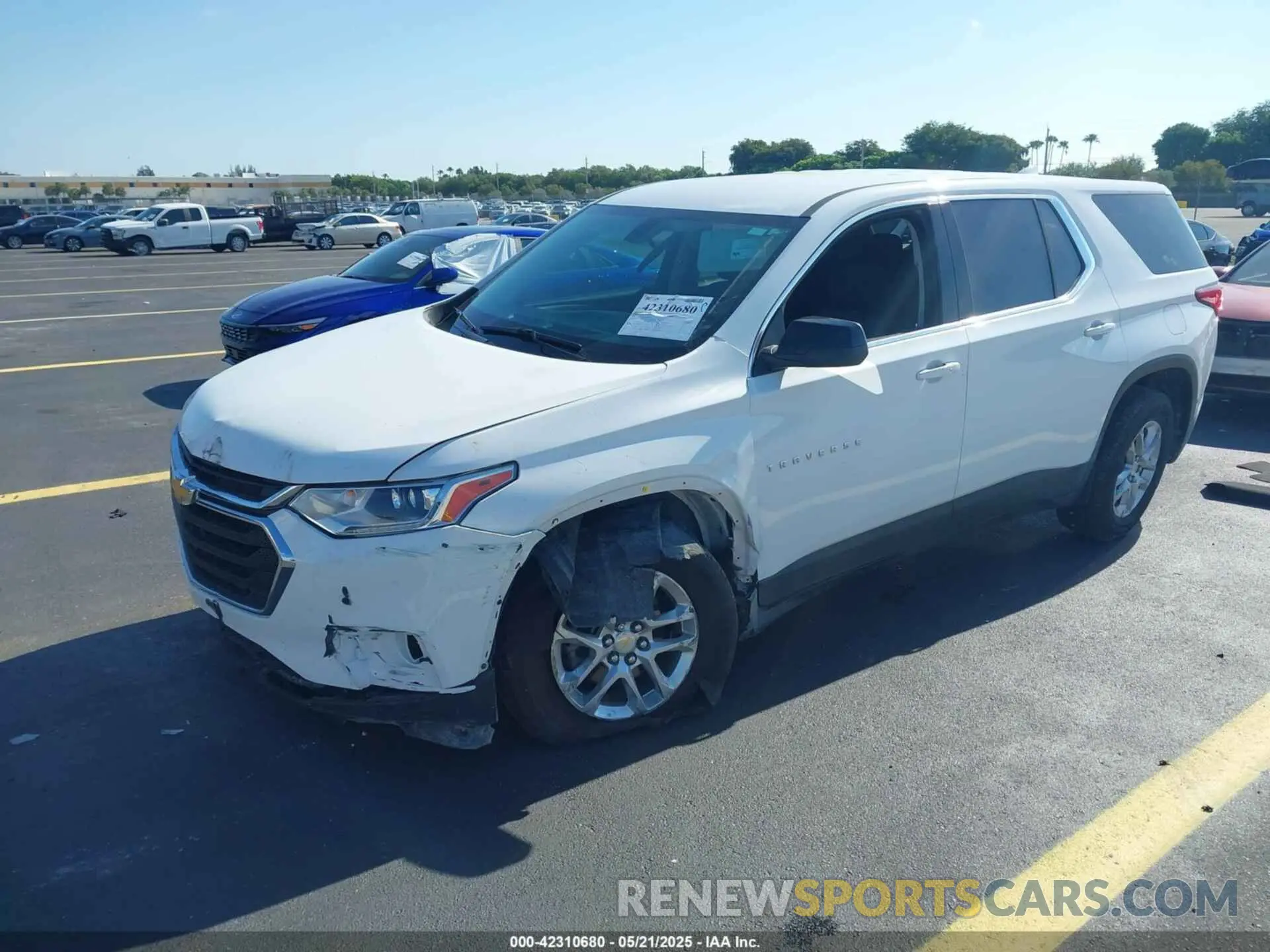 2 fotografías del automóvil dañado 1GNERFKW0MJ240592 CHEVROLET TRAVERSE 2021