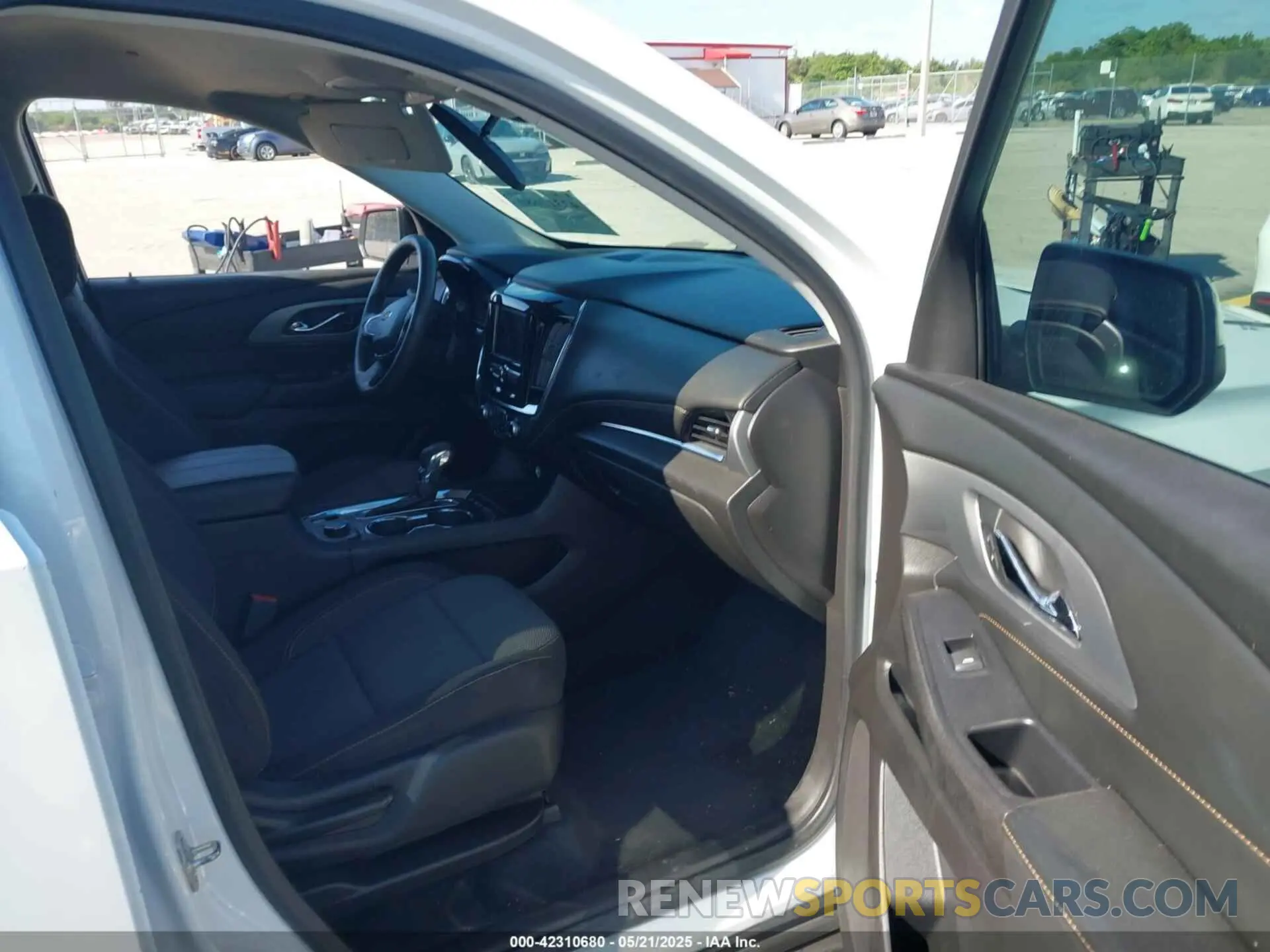 5 fotografías del automóvil dañado 1GNERFKW0MJ240592 CHEVROLET TRAVERSE 2021
