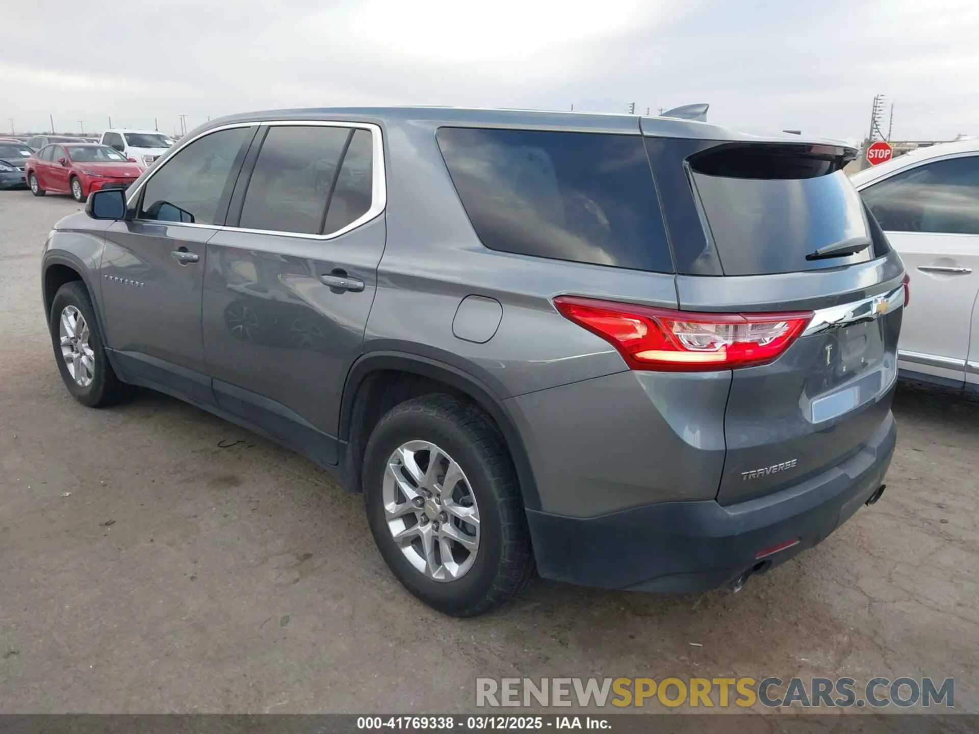 3 fotografías del automóvil dañado 1GNERFKW2MJ201129 CHEVROLET TRAVERSE 2021