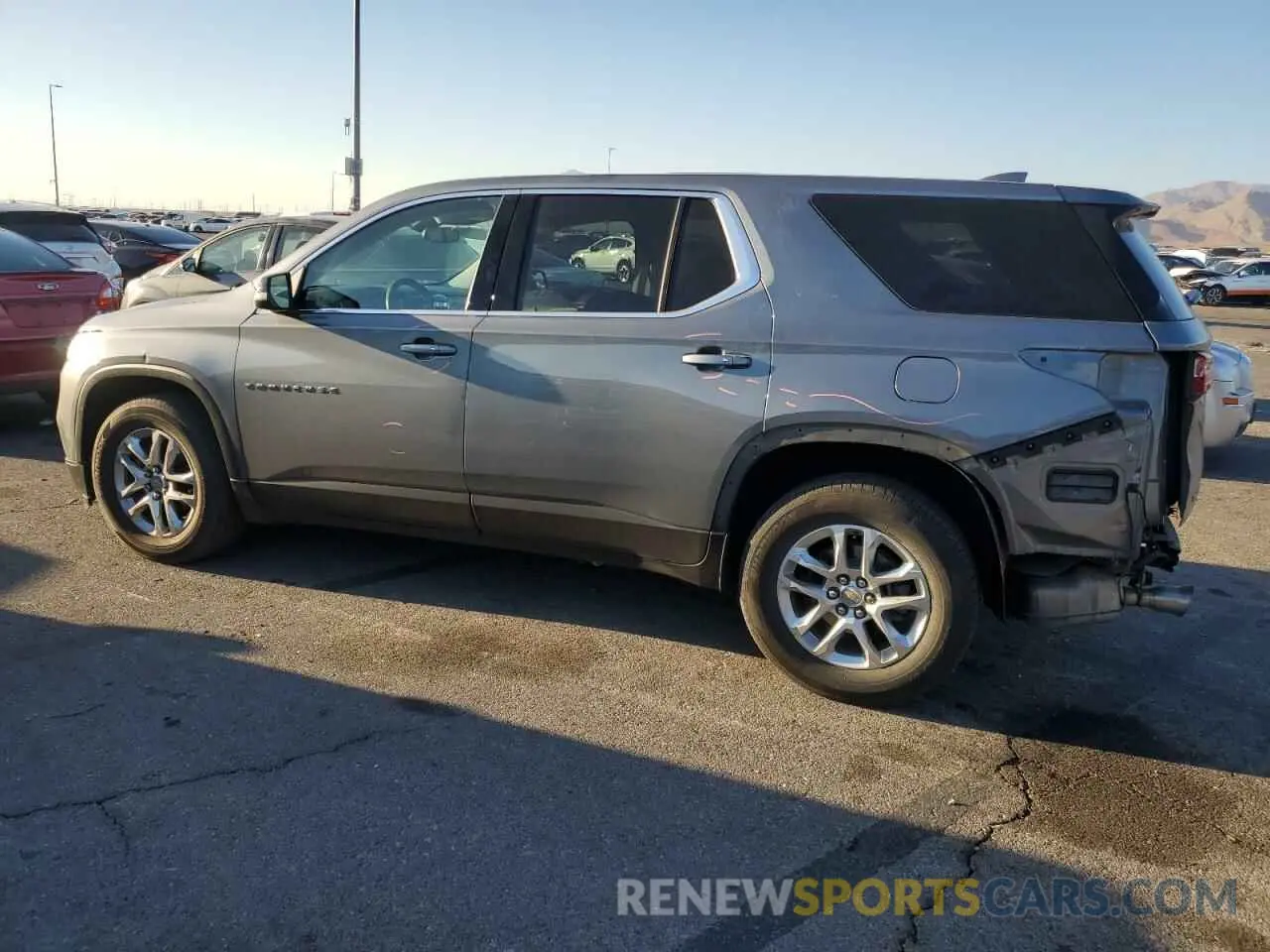 2 fotografías del automóvil dañado 1GNERFKW2MJ227035 CHEVROLET TRAVERSE 2021
