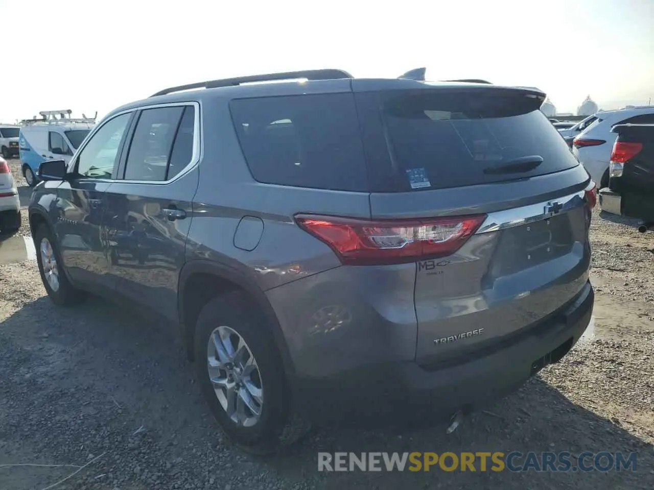 2 fotografías del automóvil dañado 1GNERGKW2MJ164962 CHEVROLET TRAVERSE 2021