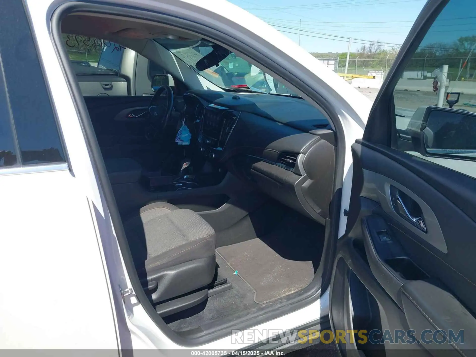 5 fotografías del automóvil dañado 1GNERGKW3MJ155350 CHEVROLET TRAVERSE 2021