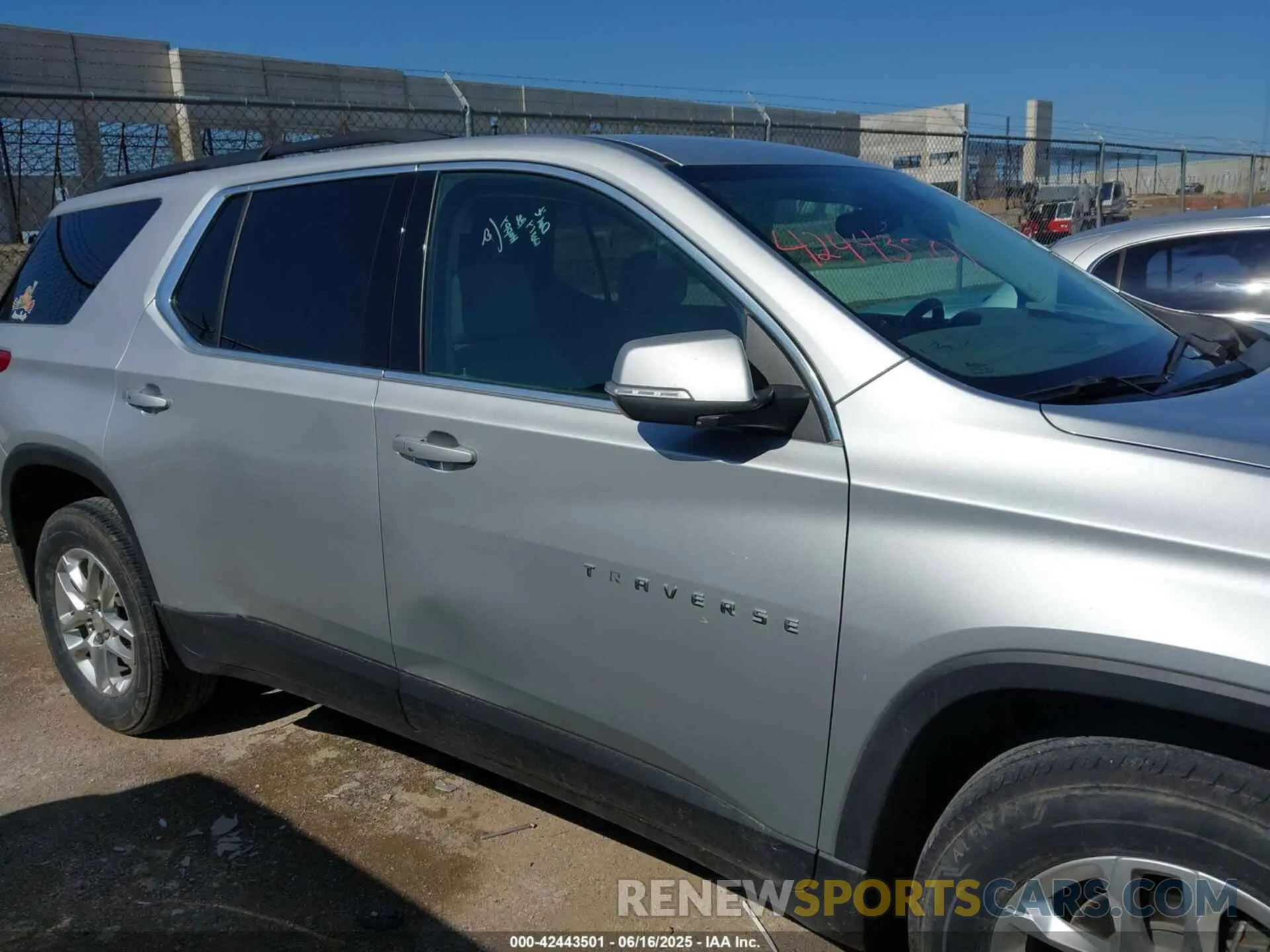 13 fotografías del automóvil dañado 1GNERGKW3MJ161035 CHEVROLET TRAVERSE 2021