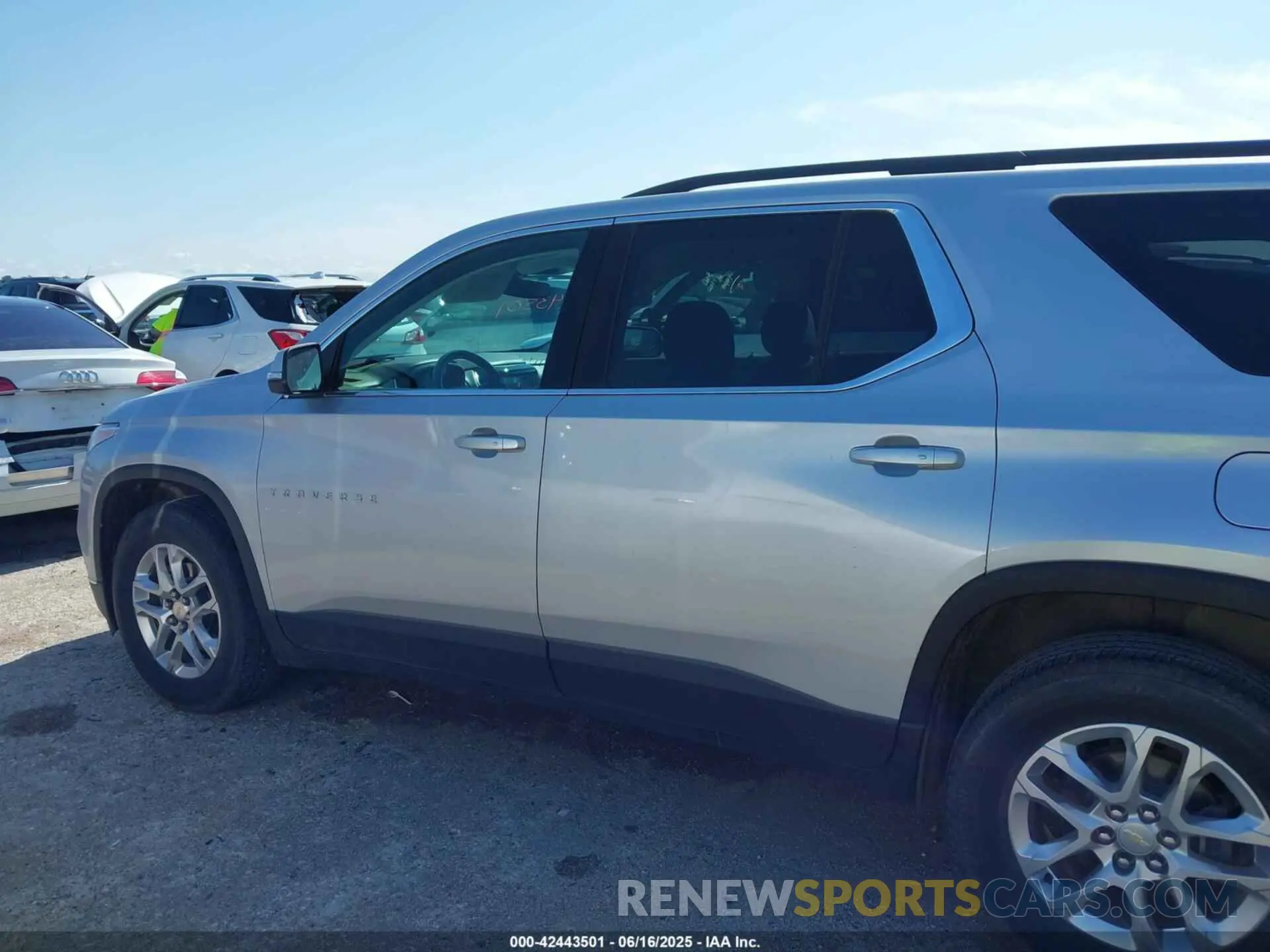 14 fotografías del automóvil dañado 1GNERGKW3MJ161035 CHEVROLET TRAVERSE 2021