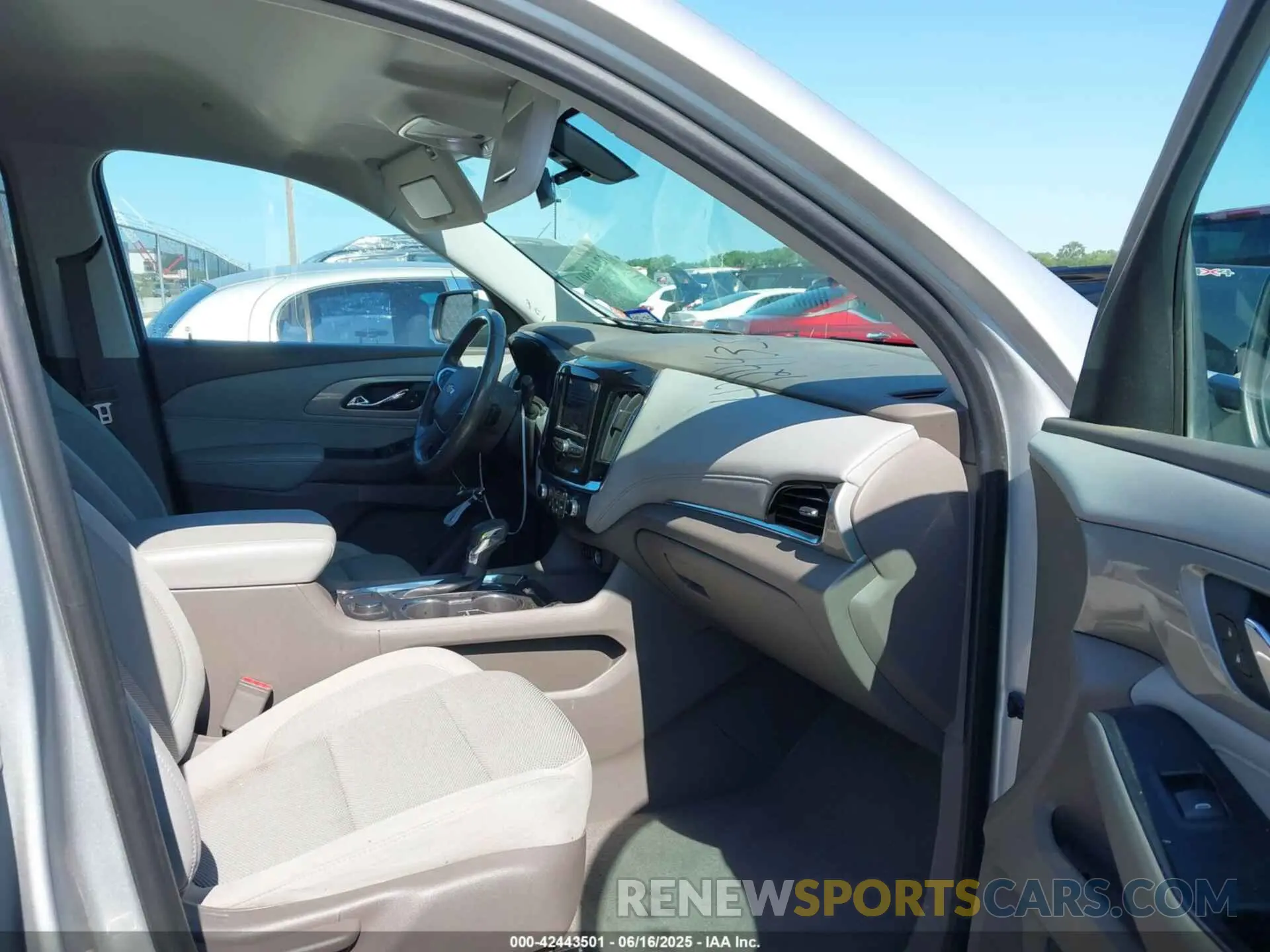 5 fotografías del automóvil dañado 1GNERGKW3MJ161035 CHEVROLET TRAVERSE 2021