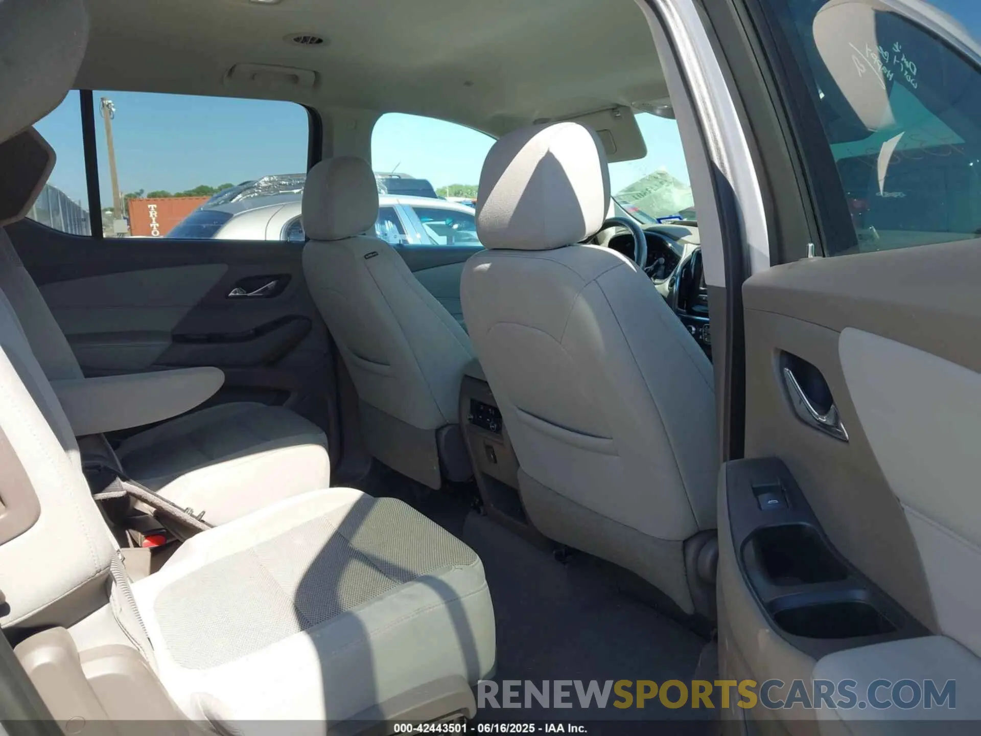 8 fotografías del automóvil dañado 1GNERGKW3MJ161035 CHEVROLET TRAVERSE 2021