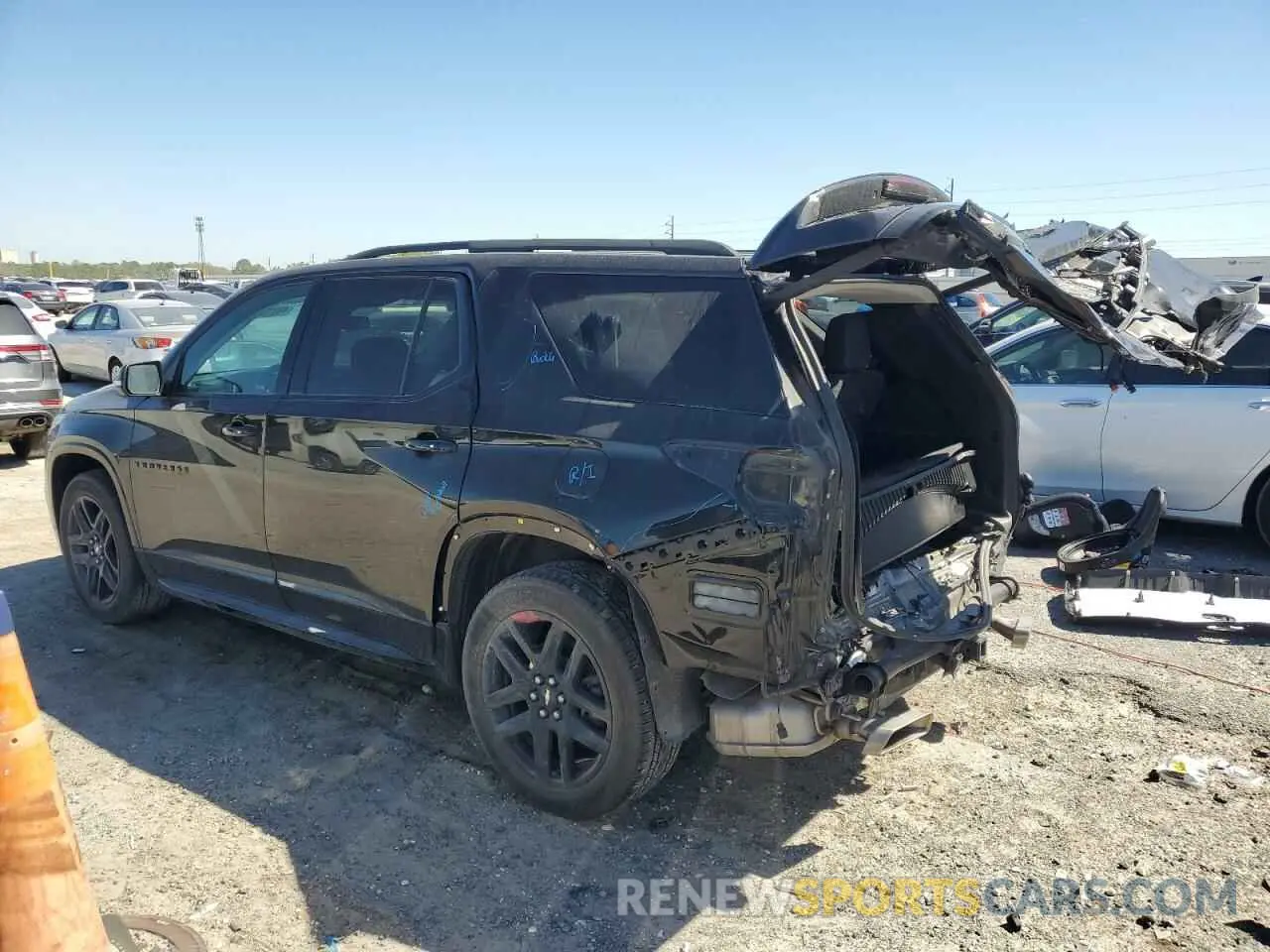 2 fotografías del automóvil dañado 1GNERKKW9MJ244052 CHEVROLET TRAVERSE 2021