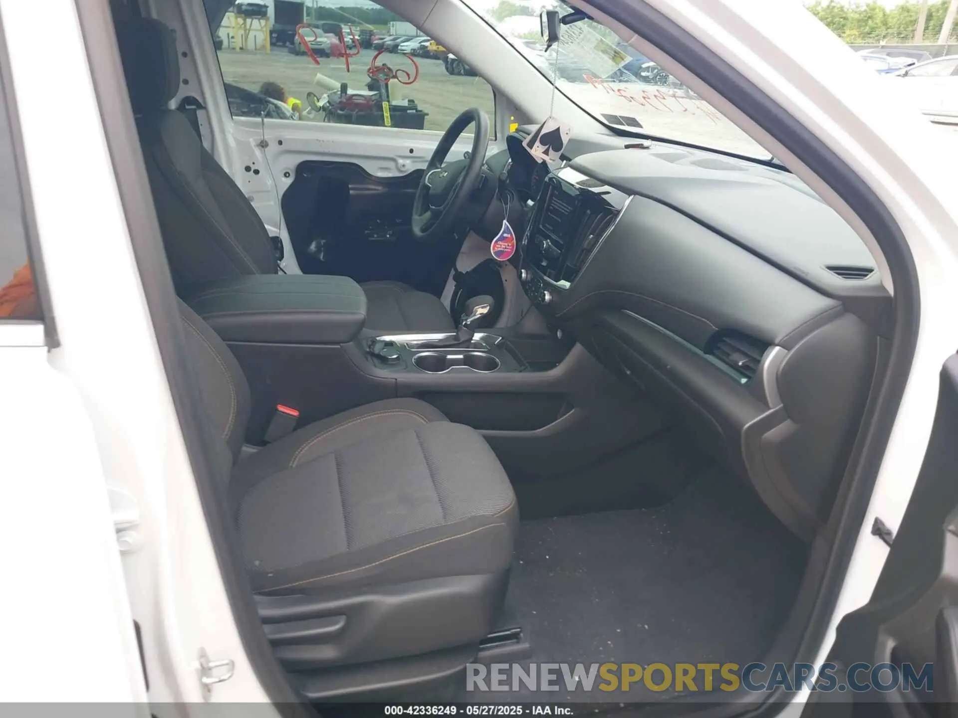 5 fotografías del automóvil dañado 1GNEVFKW7MJ199793 CHEVROLET TRAVERSE 2021