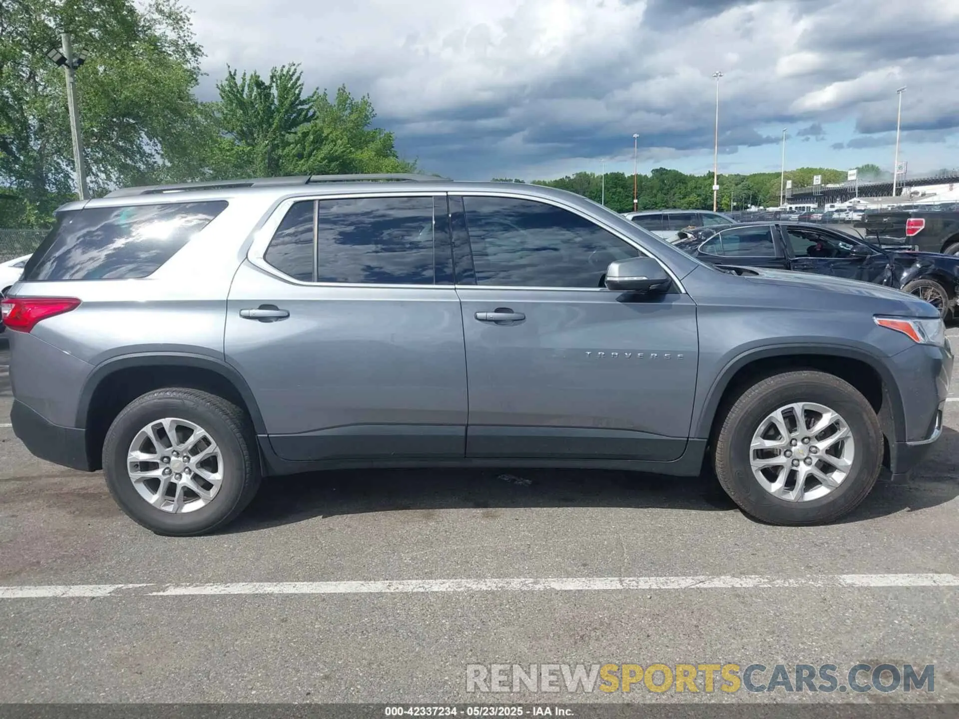 13 fotografías del automóvil dañado 1GNEVGKW1MJ146559 CHEVROLET TRAVERSE 2021