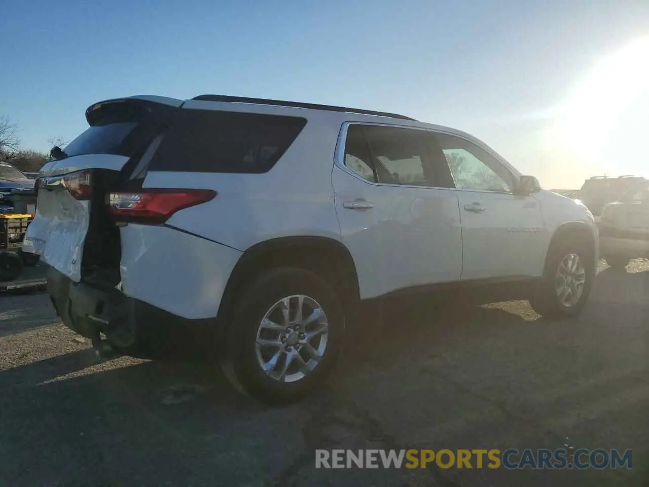 3 fotografías del automóvil dañado 1GNEVHKW2MJ251617 CHEVROLET TRAVERSE 2021
