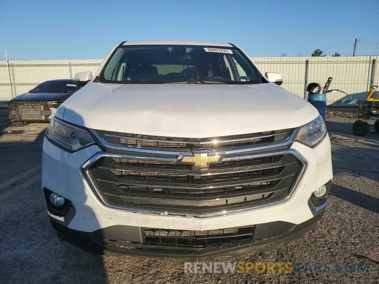 5 fotografías del automóvil dañado 1GNEVHKW2MJ251617 CHEVROLET TRAVERSE 2021