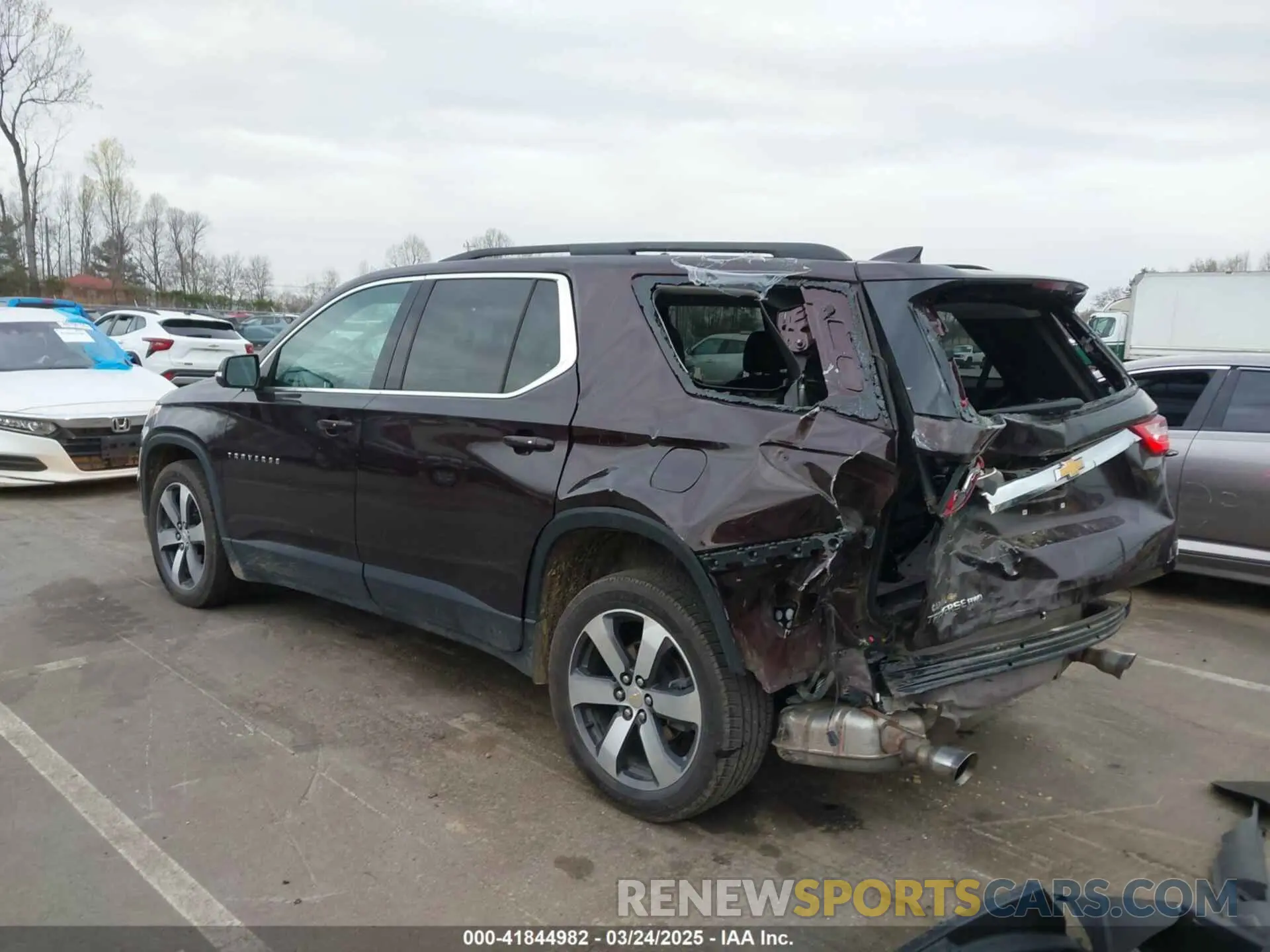 3 fotografías del automóvil dañado 1GNEVHKW4MJ211443 CHEVROLET TRAVERSE 2021