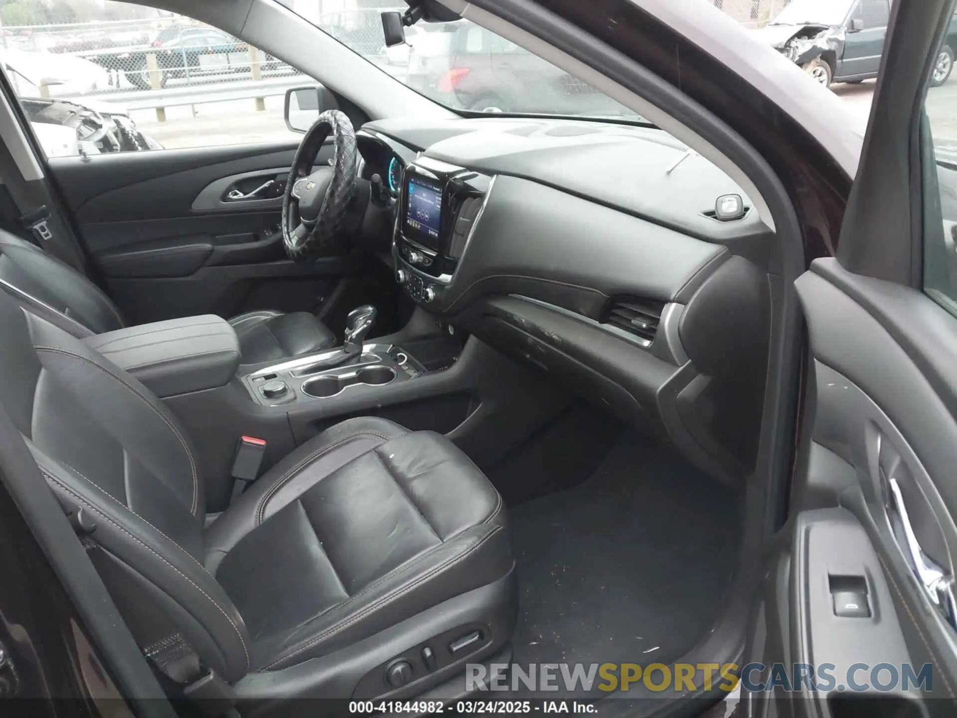 5 fotografías del automóvil dañado 1GNEVHKW4MJ211443 CHEVROLET TRAVERSE 2021